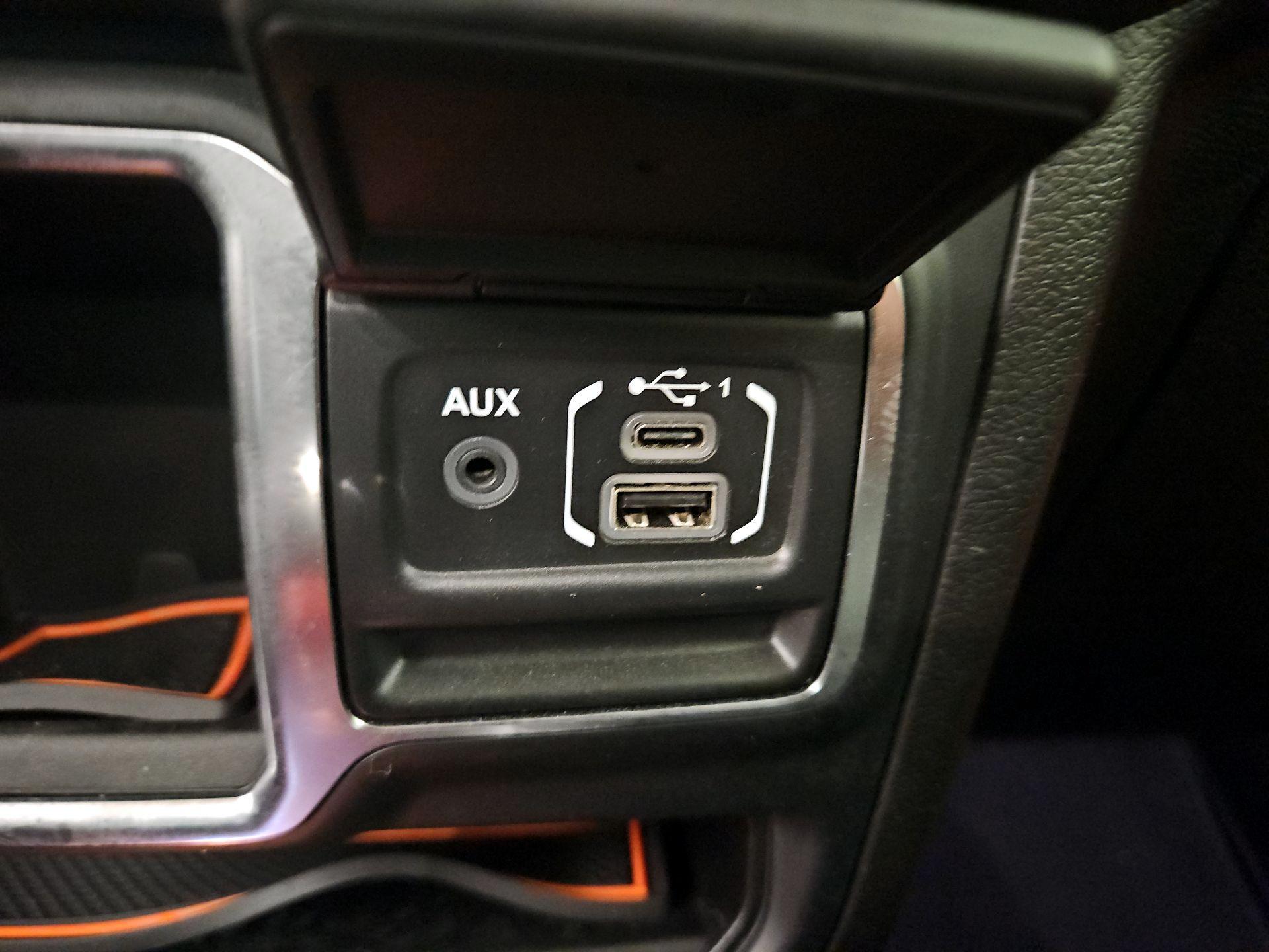 Thumbnail: 2019 Jeep Wrangler - 18