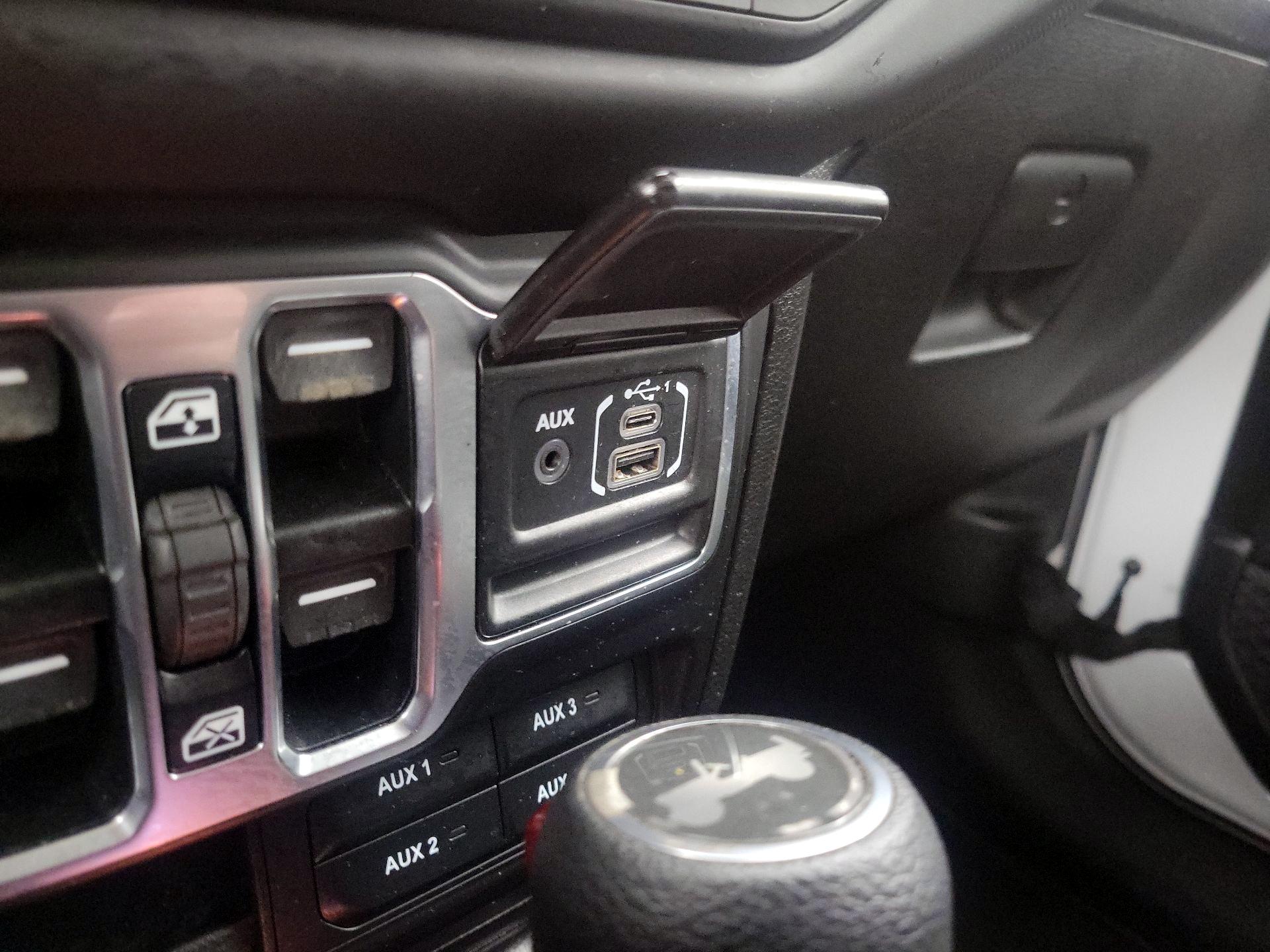 Thumbnail: 2021 Jeep Wrangler - 18