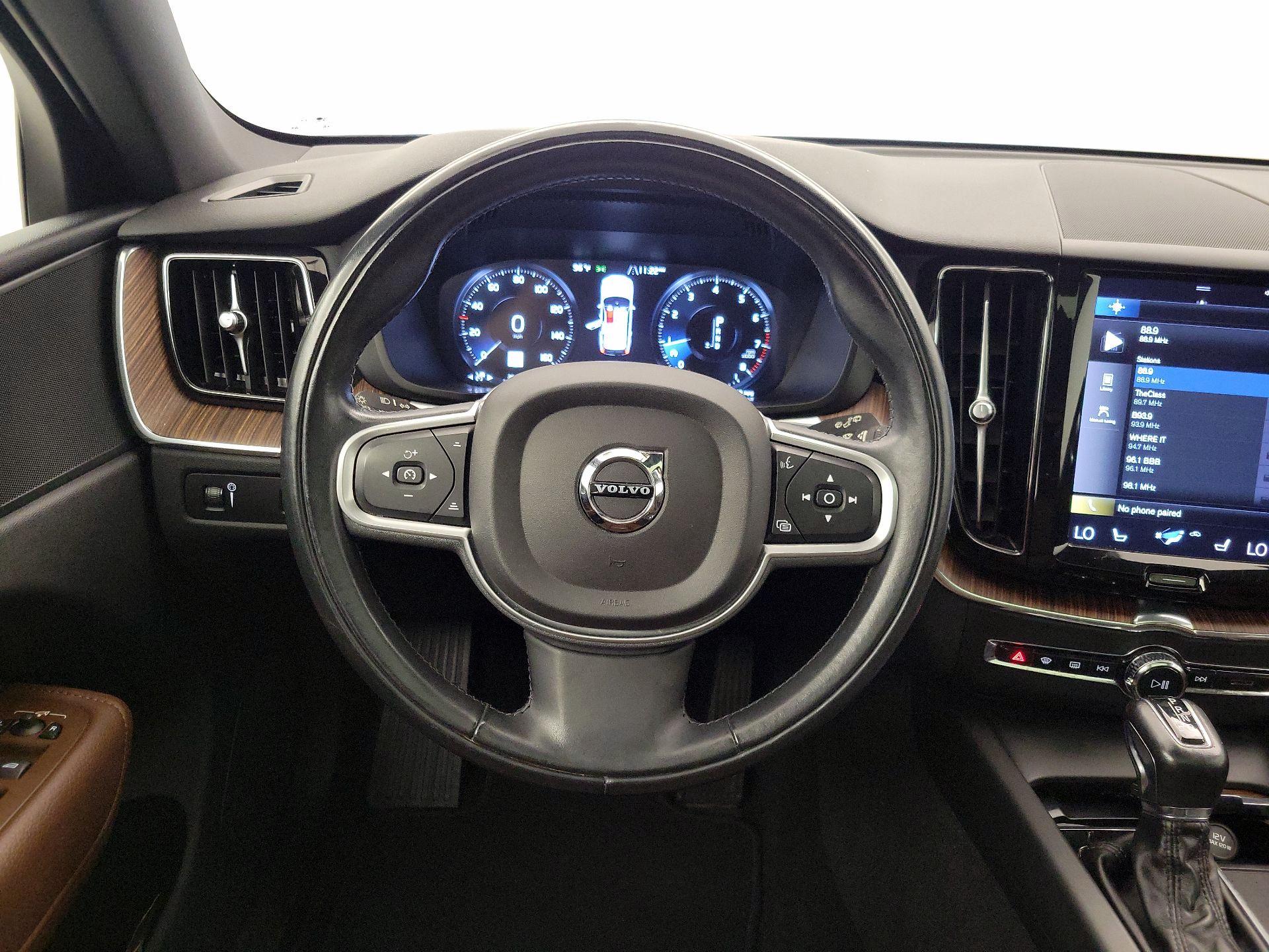 Thumbnail: 2021 Volvo XC60 - 10