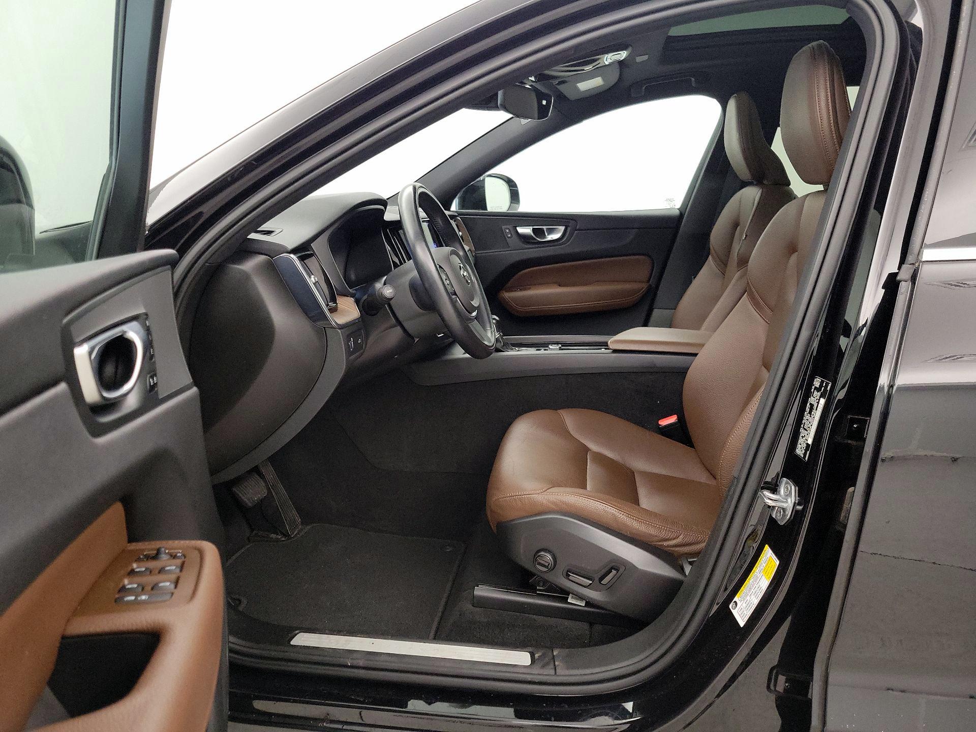 Thumbnail: 2021 Volvo XC60 - 11
