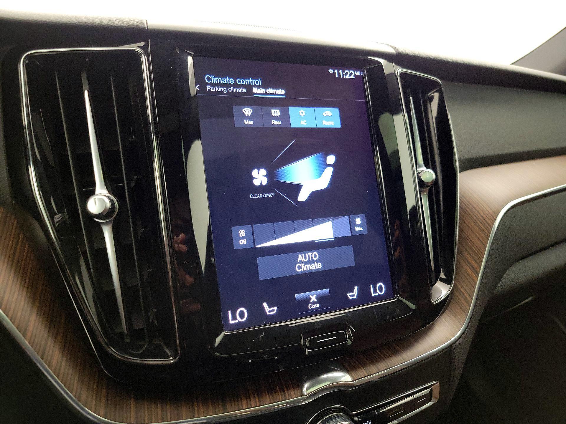 Thumbnail: 2021 Volvo XC60 - 16