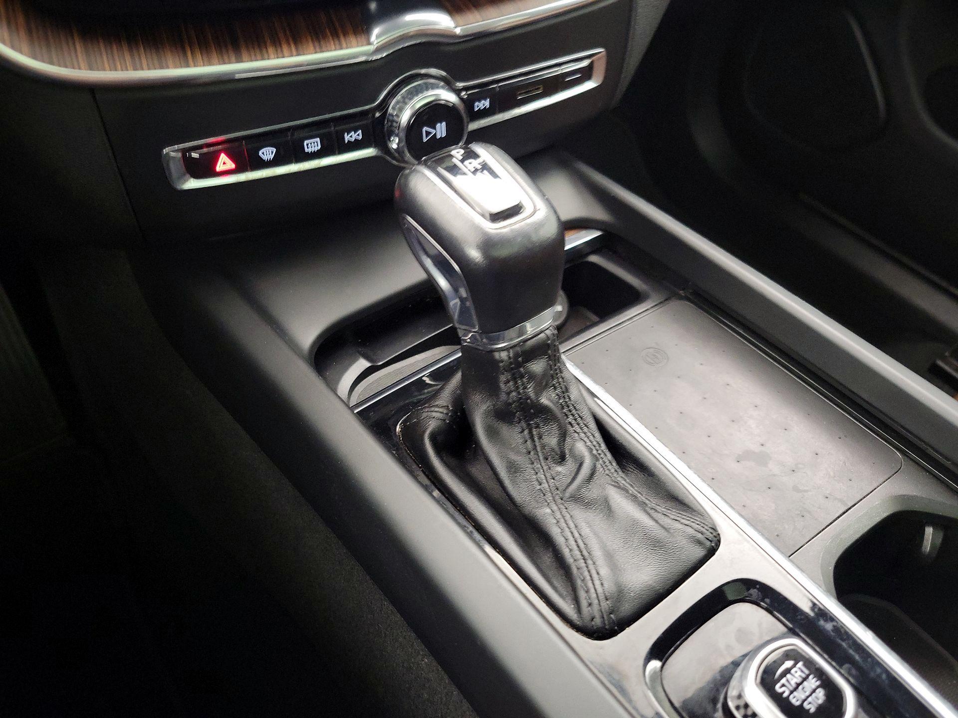 Thumbnail: 2021 Volvo XC60 - 17