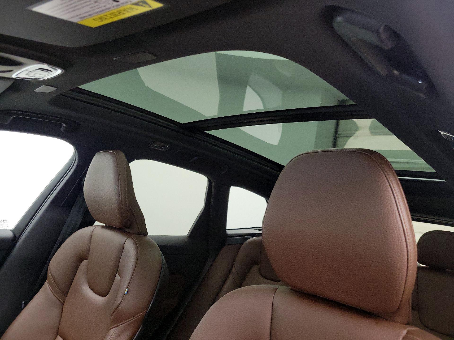 Thumbnail: 2021 Volvo XC60 - 19