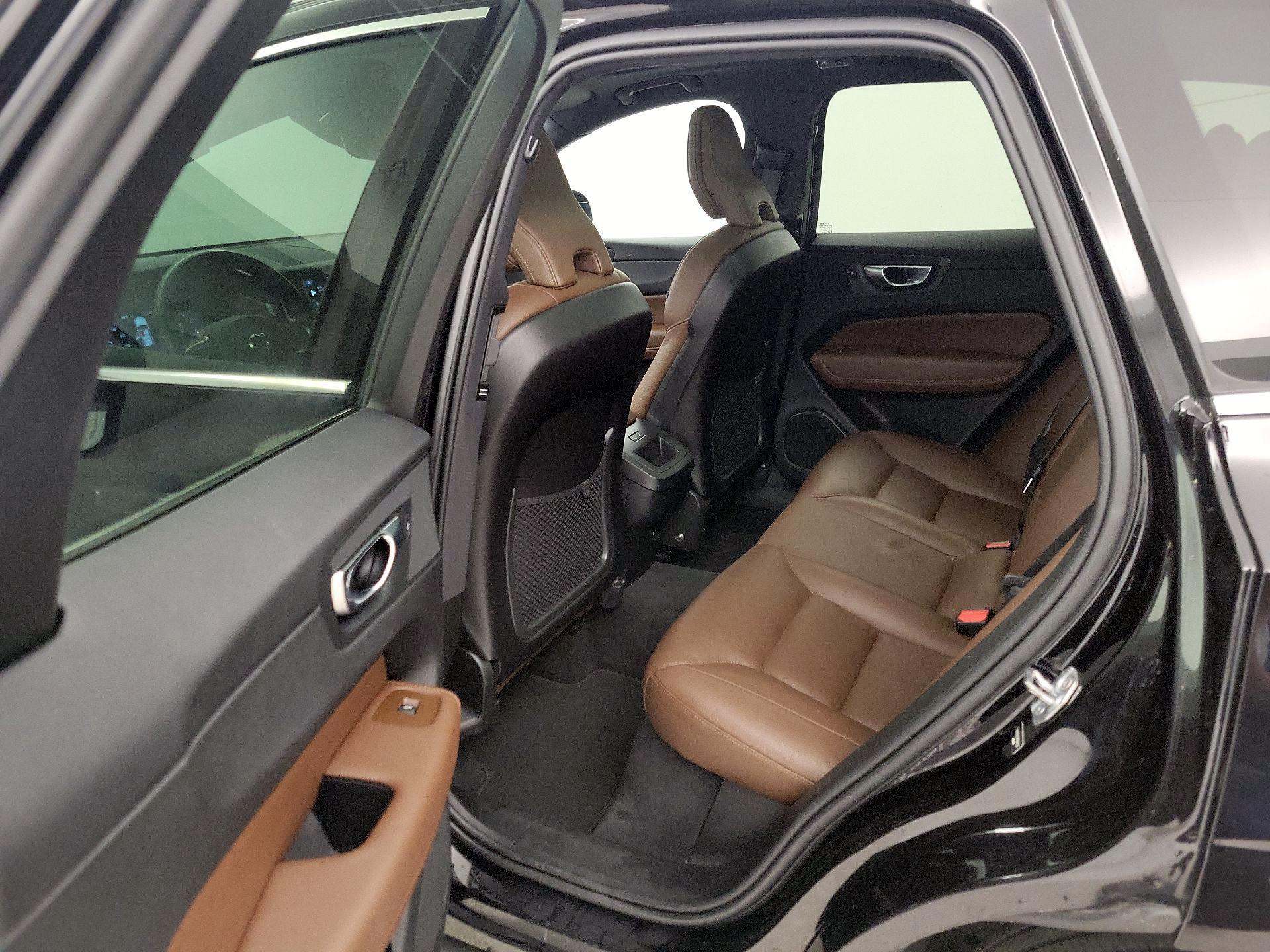 Thumbnail: 2021 Volvo XC60 - 20