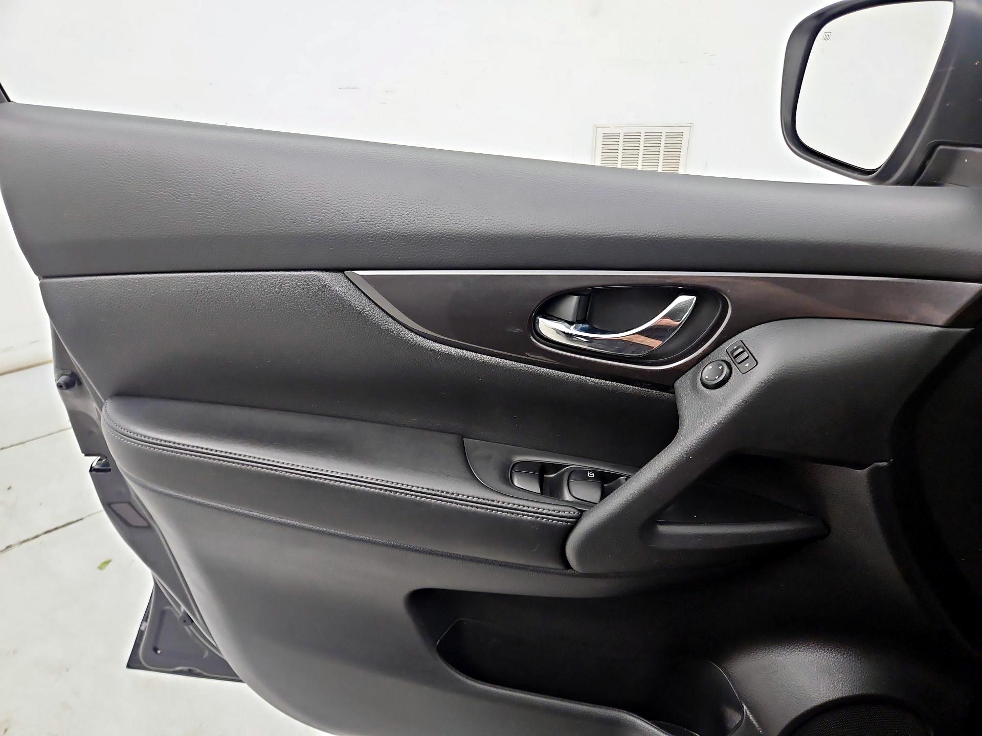 Thumbnail: 2020 Nissan Rogue - 12