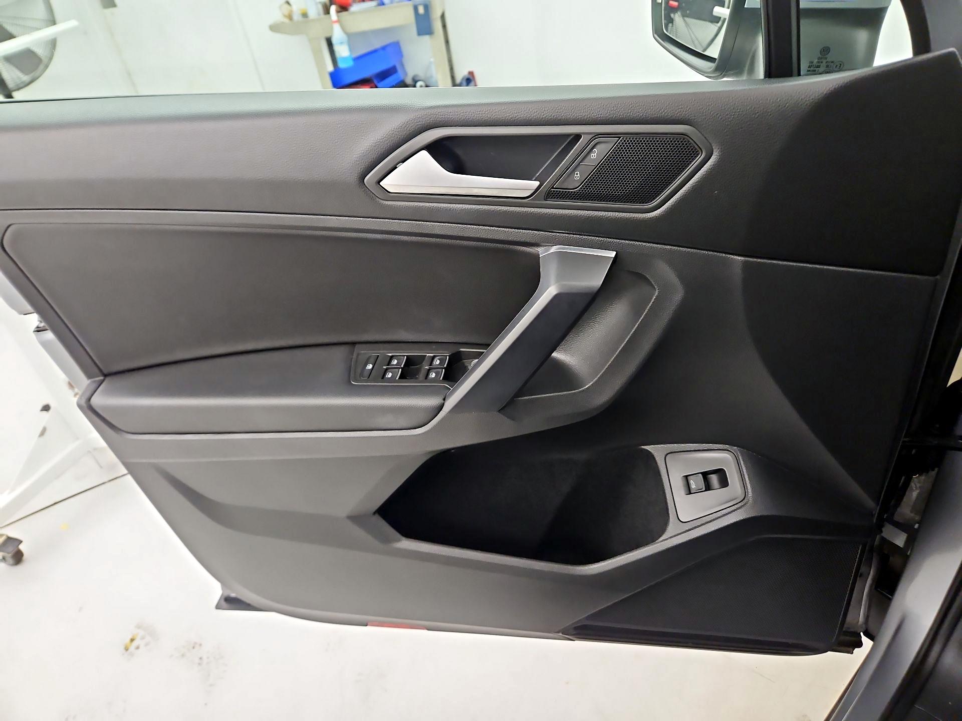 Thumbnail: 2021 Volkswagen Tiguan - 12