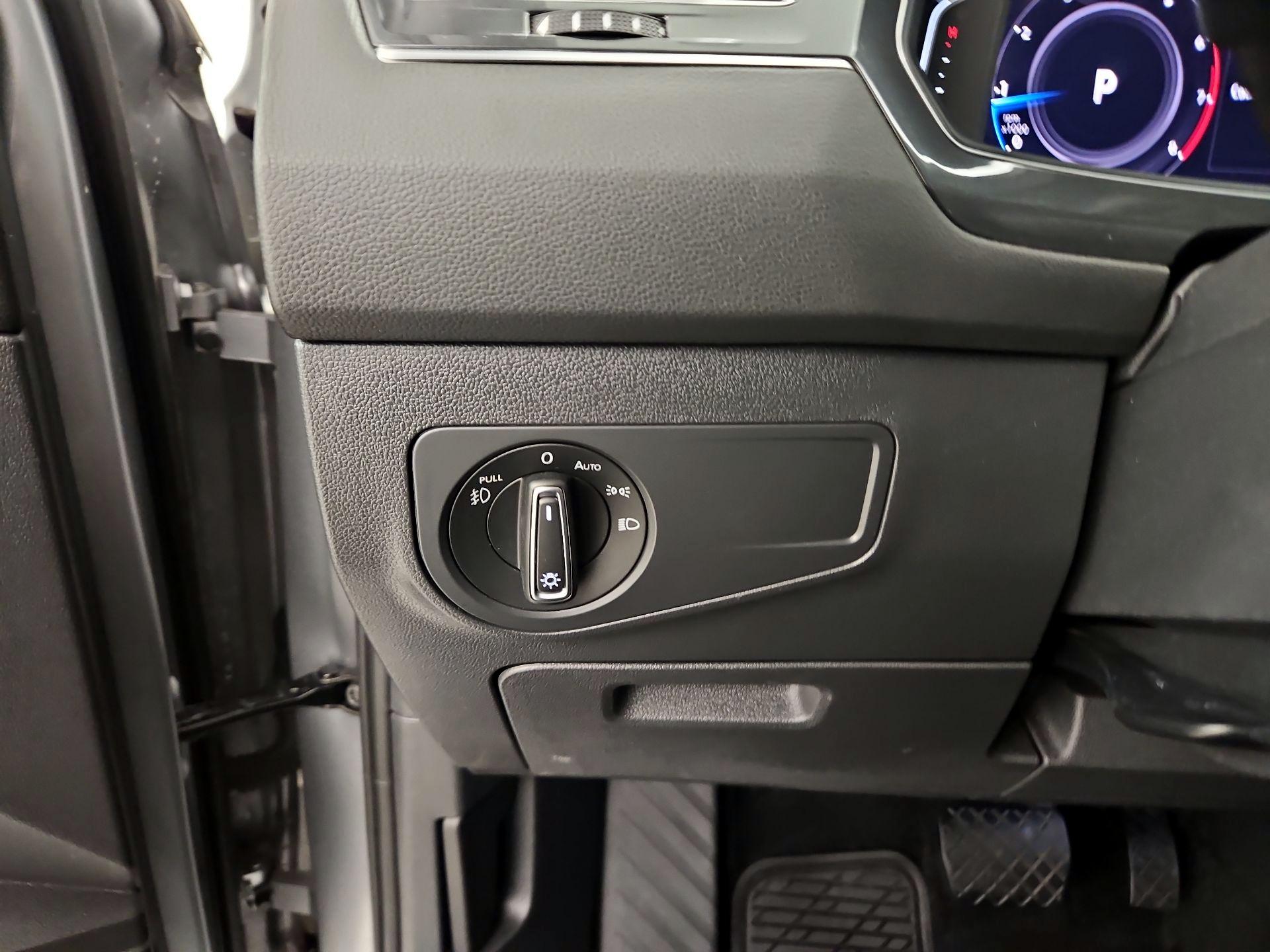 Thumbnail: 2021 Volkswagen Tiguan - 13