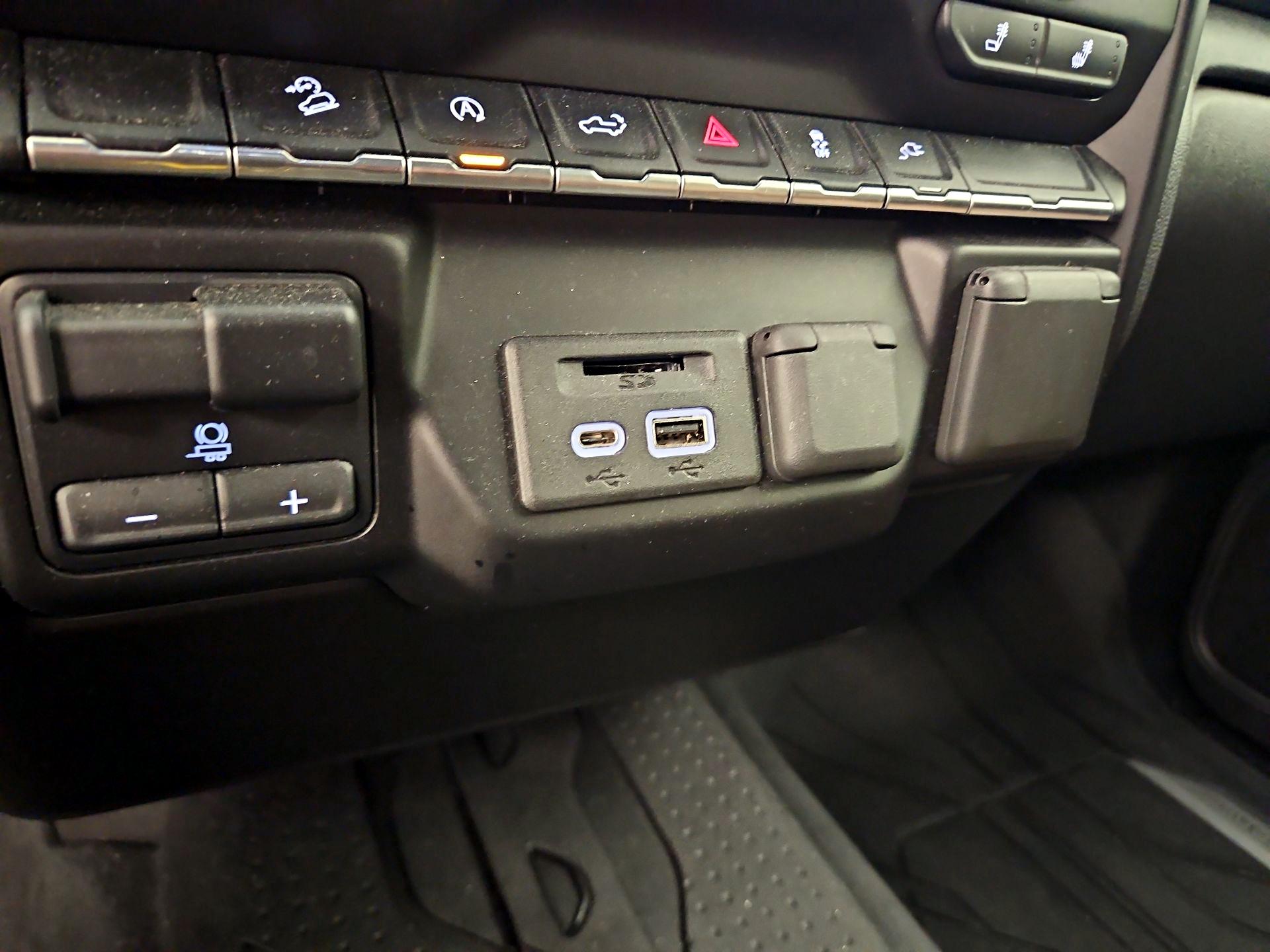 Thumbnail: 2020 Chevrolet Silverado 1500 - 19