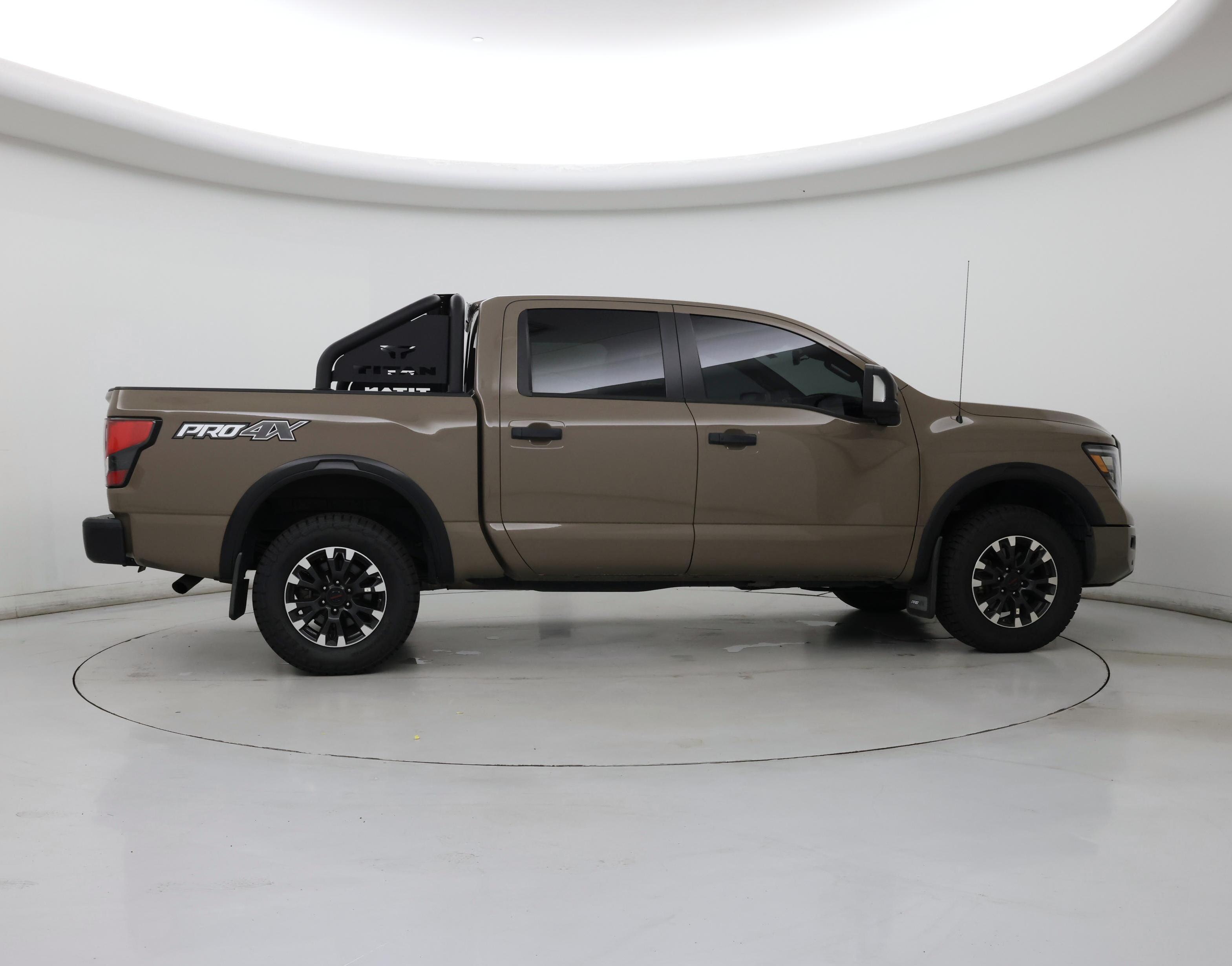 Thumbnail: 2021 Nissan Titan - 7