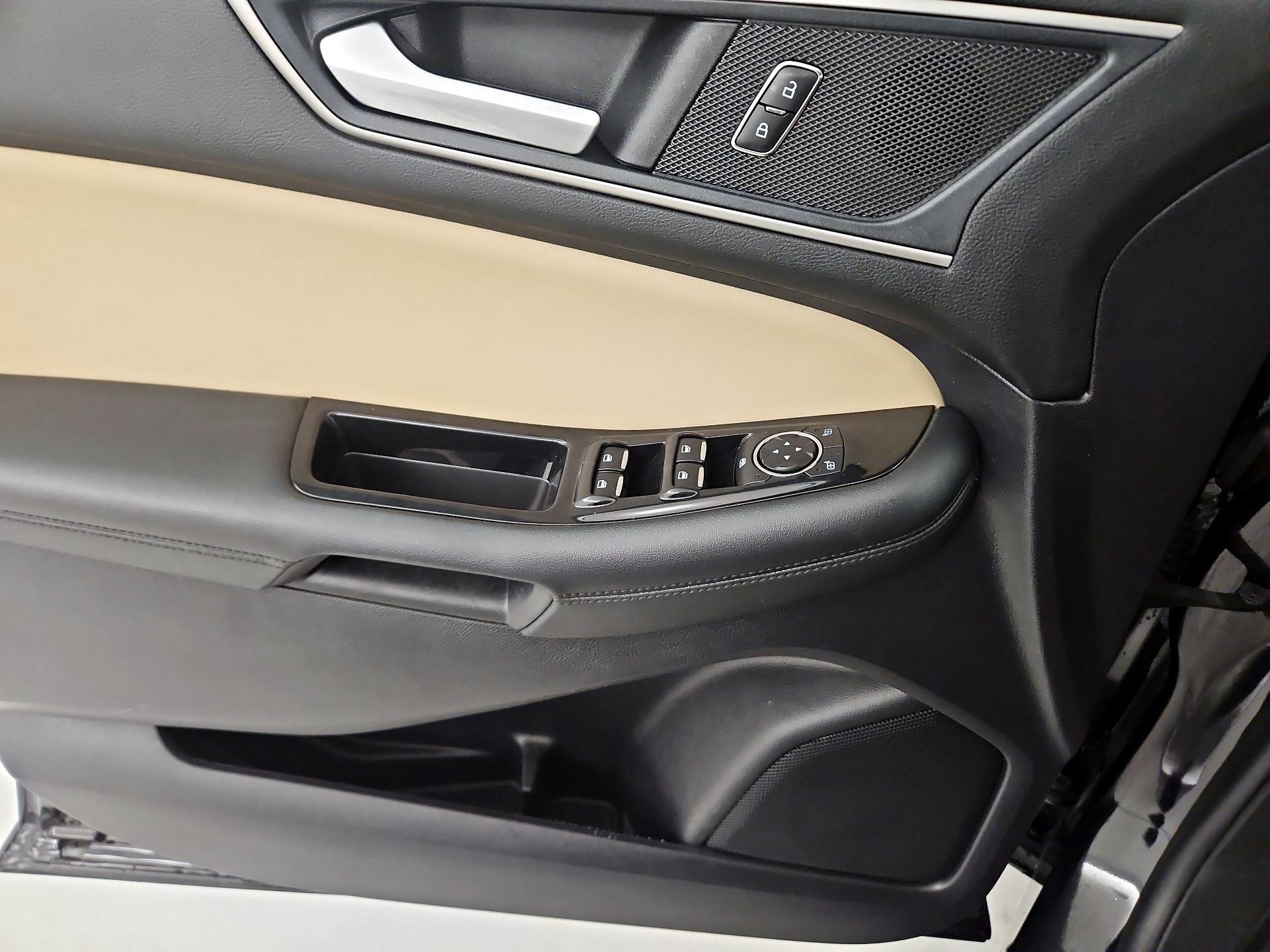 Thumbnail: 2020 Ford Edge - 12
