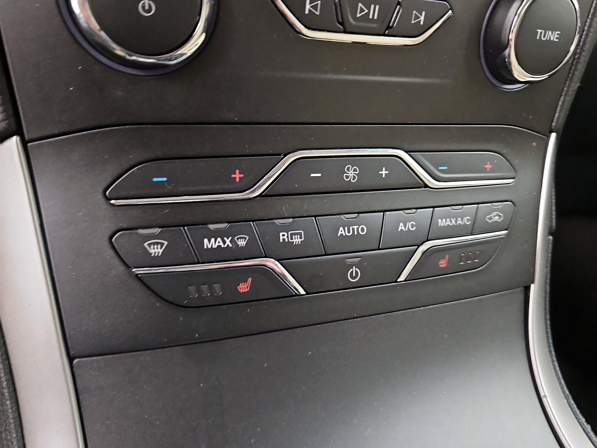 Thumbnail: 2020 Ford Edge - 16