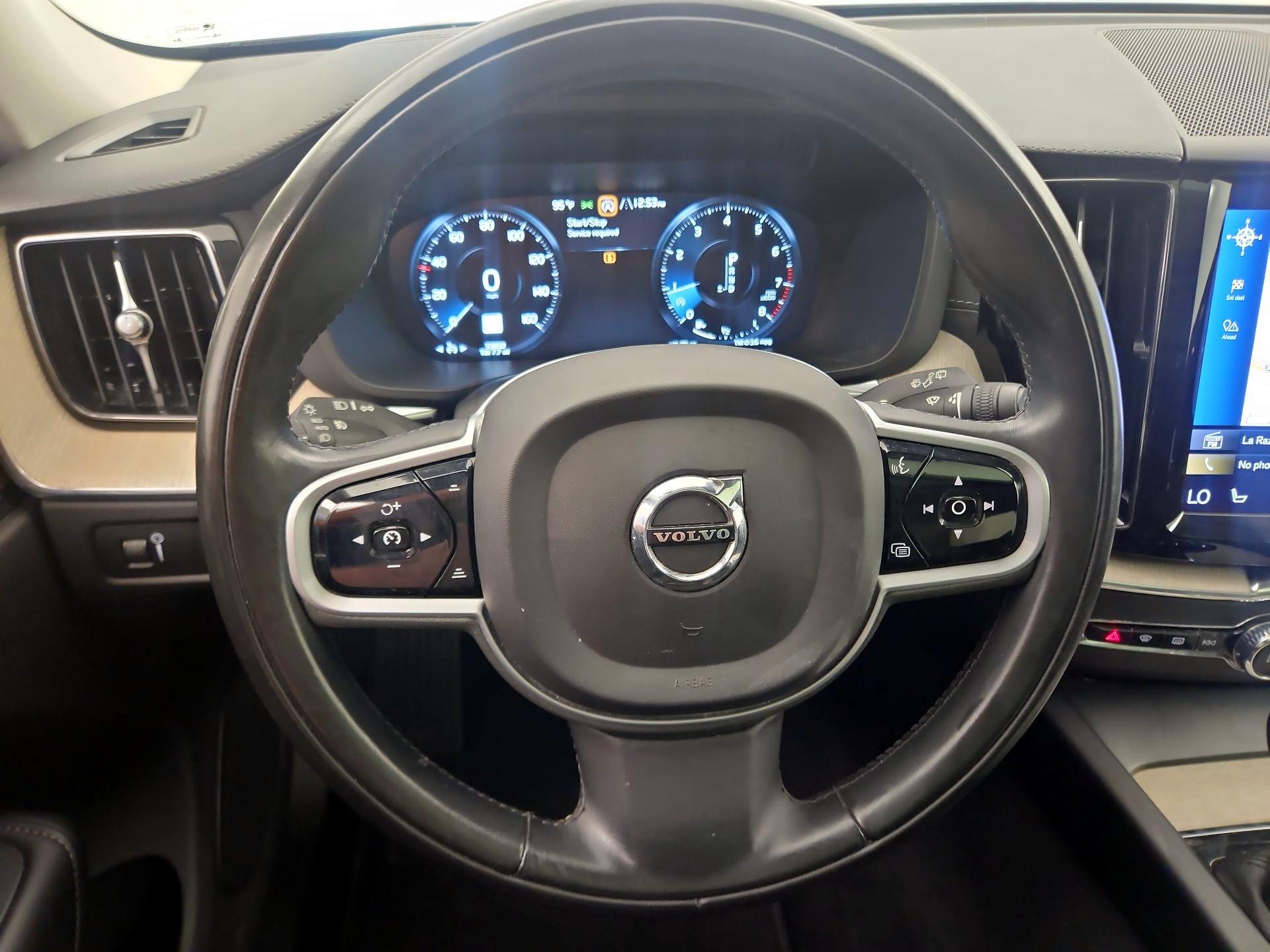 Thumbnail: 2021 Volvo XC60 - 10