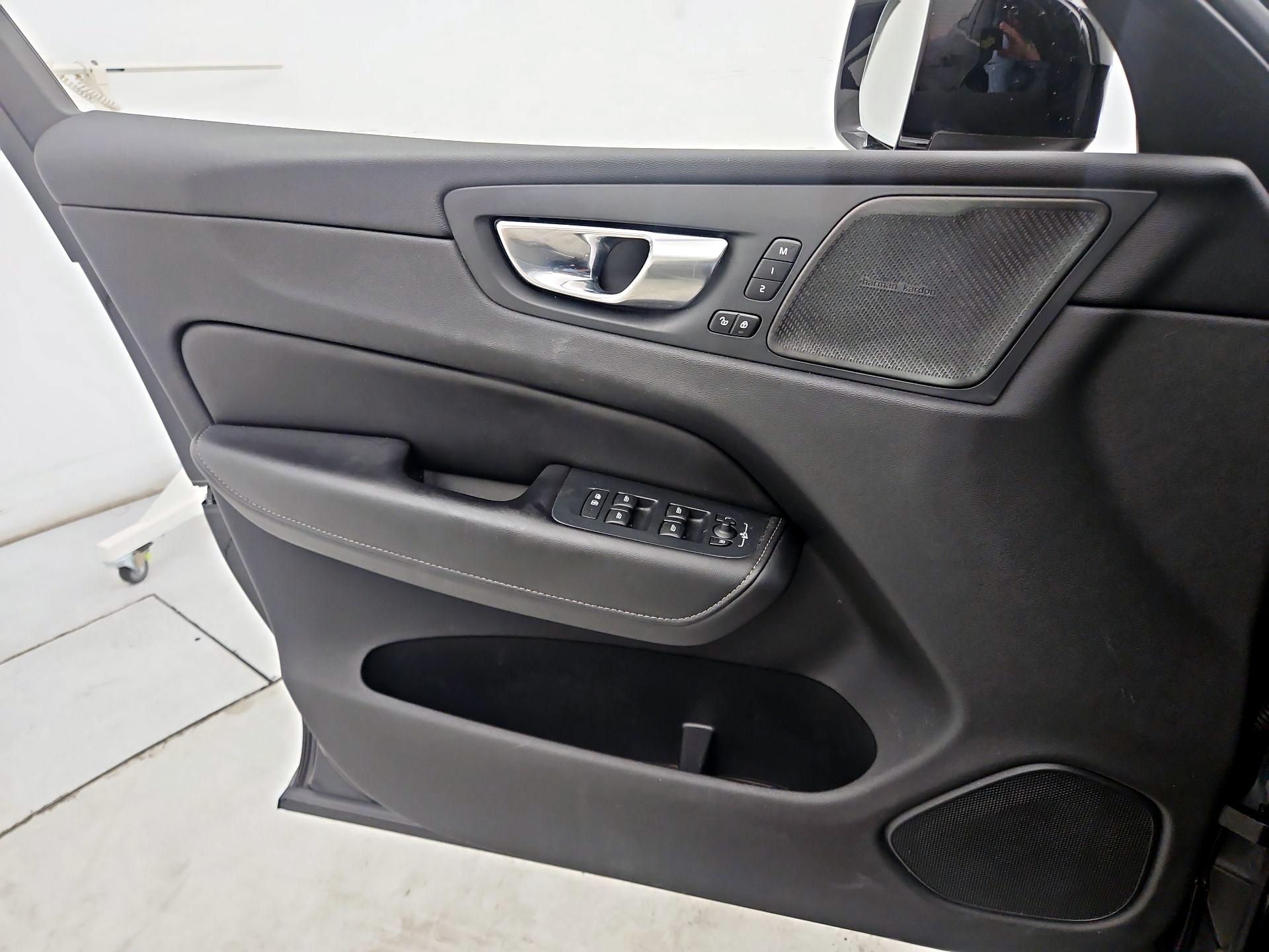 Thumbnail: 2021 Volvo XC60 - 12