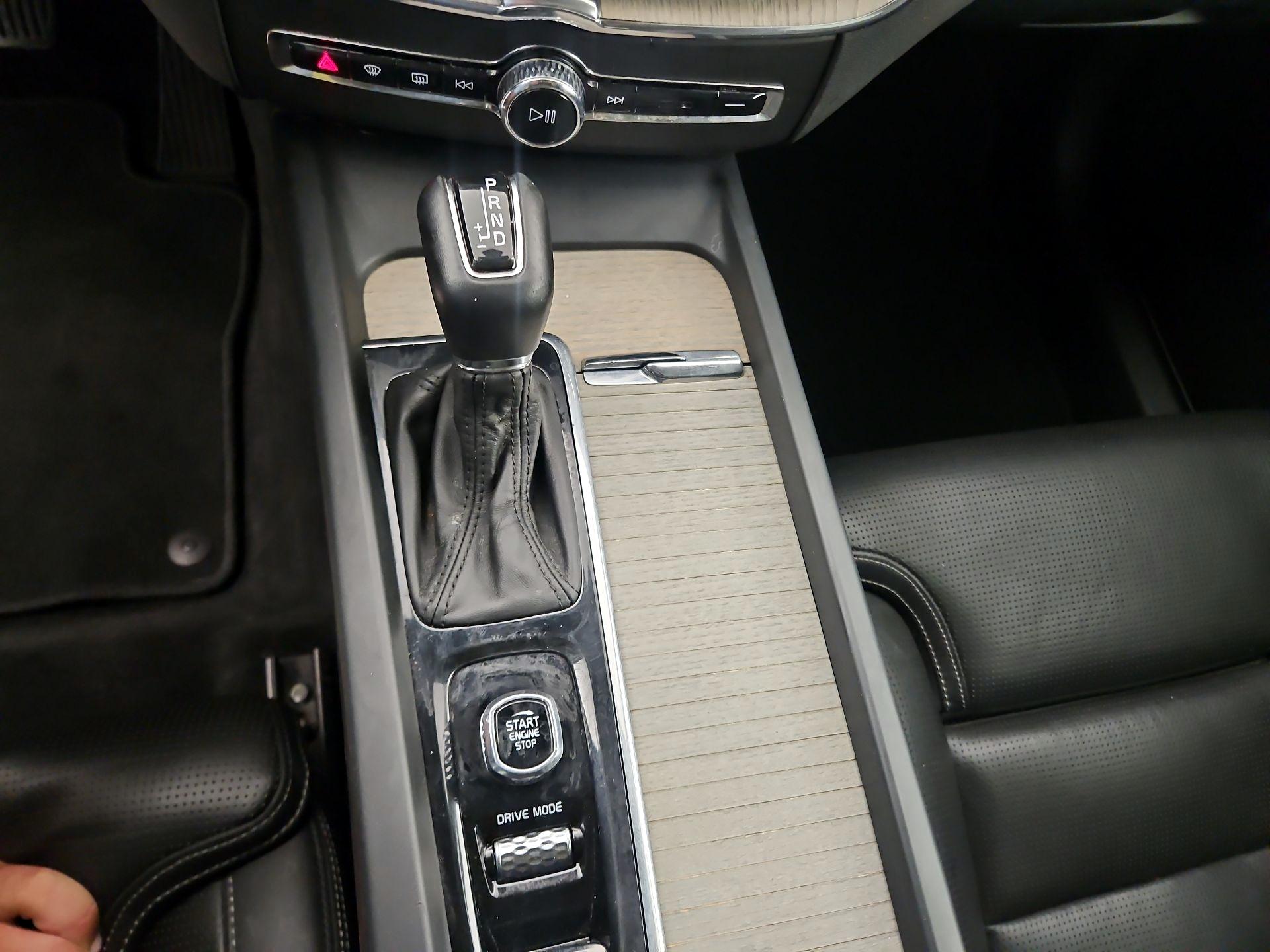 Thumbnail: 2021 Volvo XC60 - 18