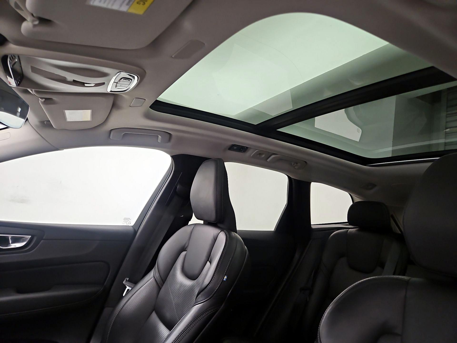 Thumbnail: 2021 Volvo XC60 - 20