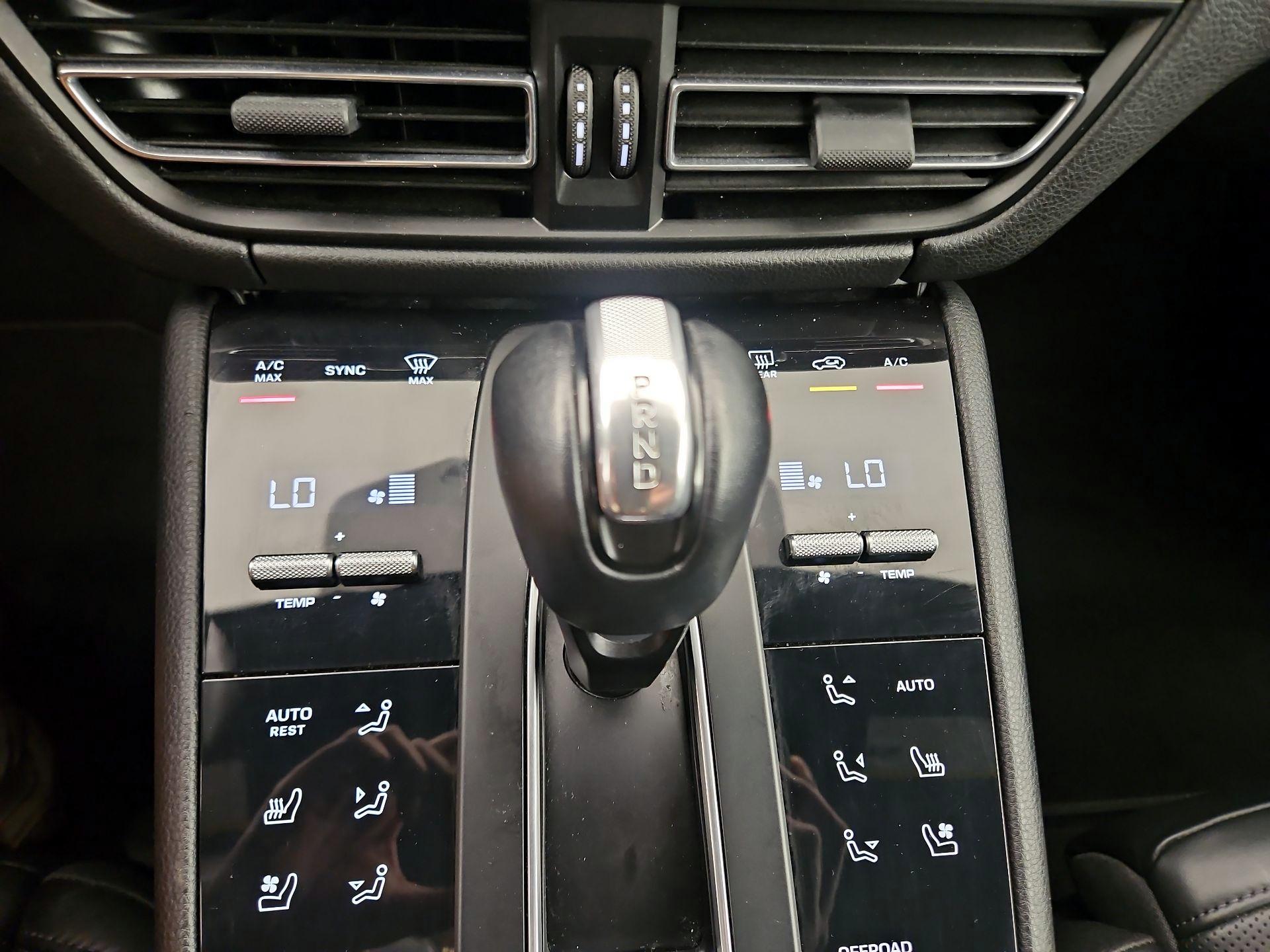 Thumbnail: 2022 Porsche Macan - 17