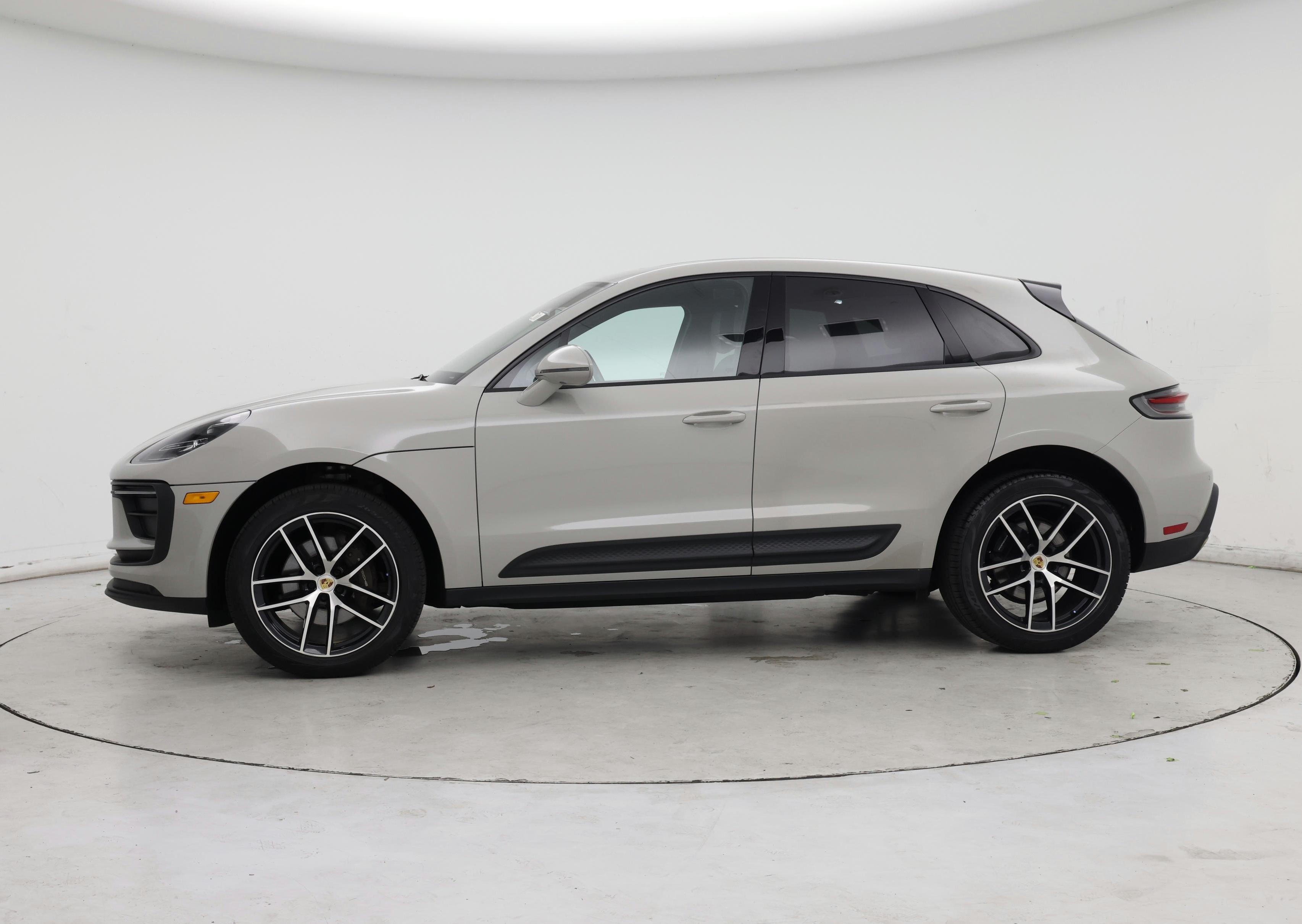 Thumbnail: 2022 Porsche Macan - 3