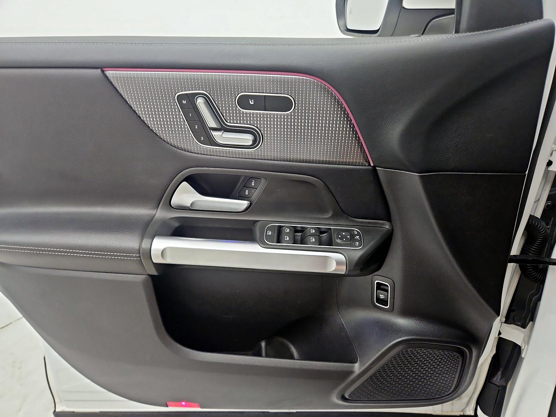 Thumbnail: 2021 Mercedes-Benz GLB - 12