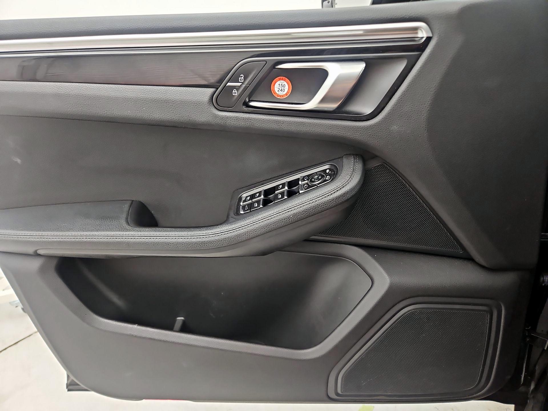 Thumbnail: 2021 Porsche Macan - 12