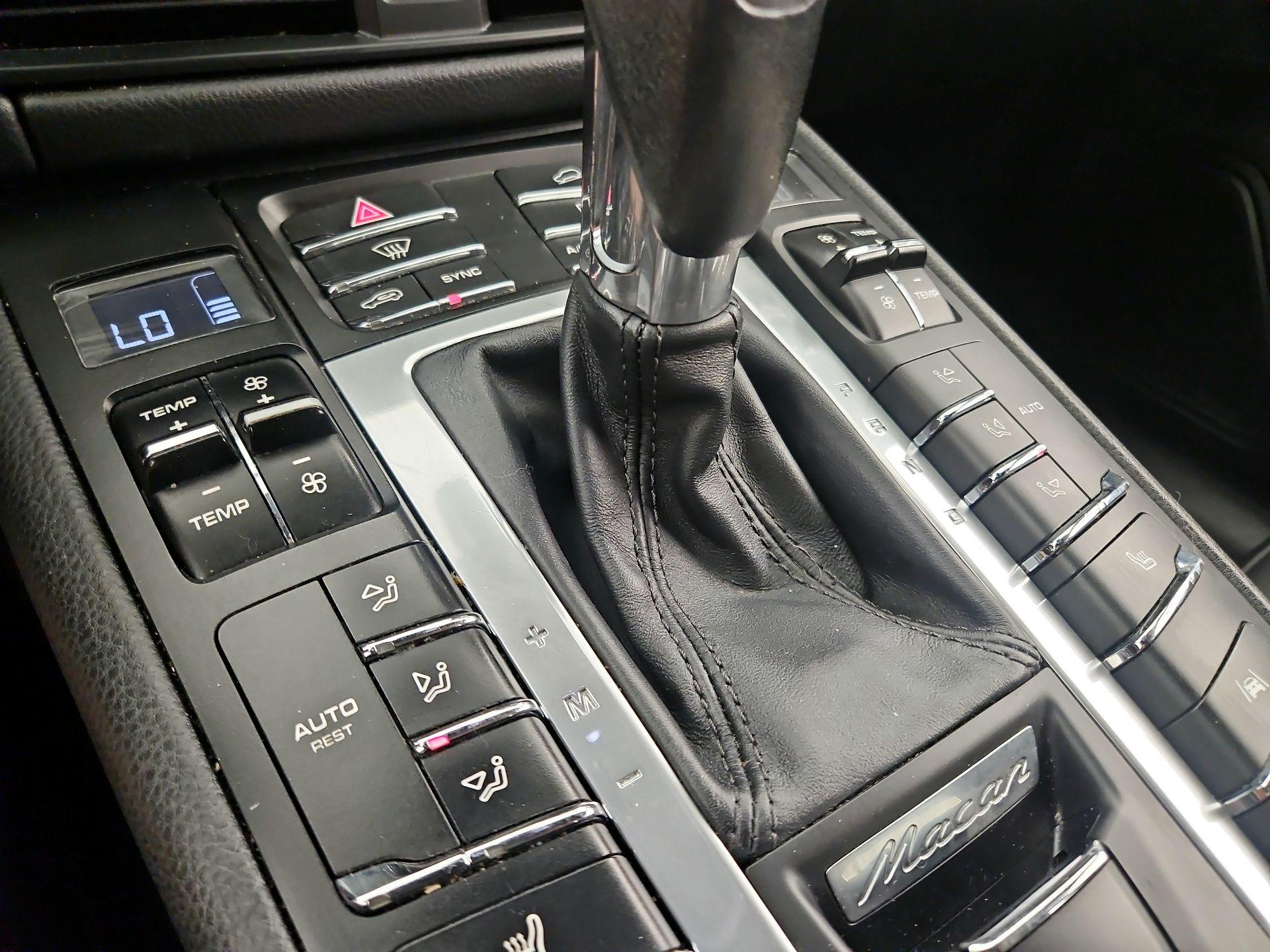 Thumbnail: 2021 Porsche Macan - 17