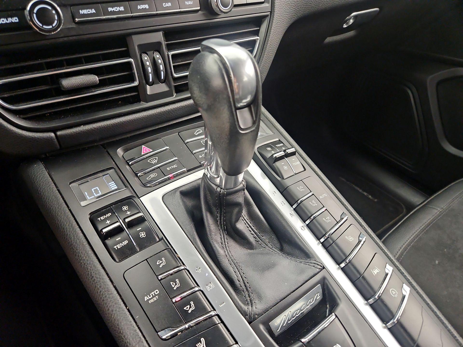 Thumbnail: 2021 Porsche Macan - 18