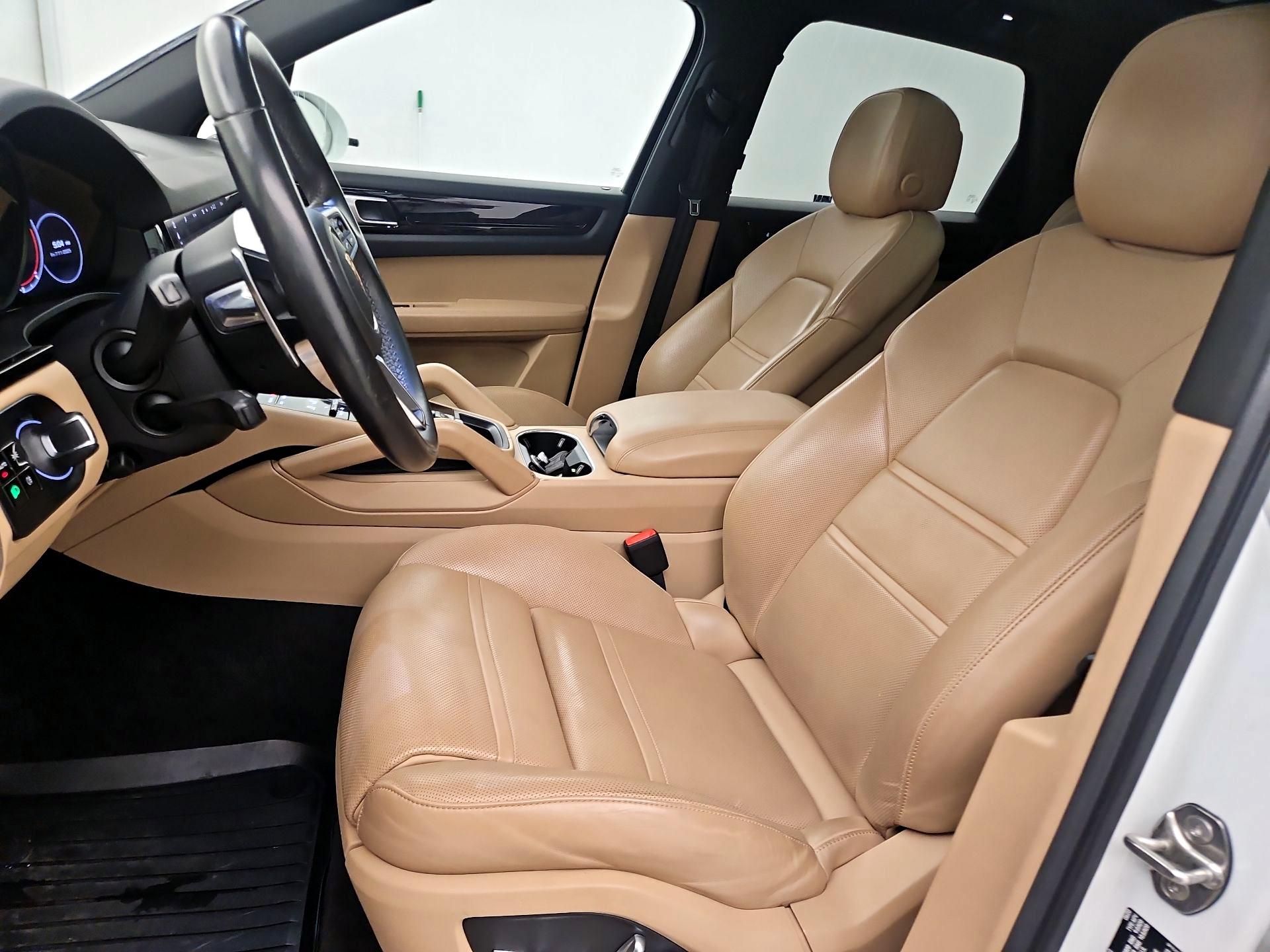 Thumbnail: 2020 Porsche Cayenne - 11