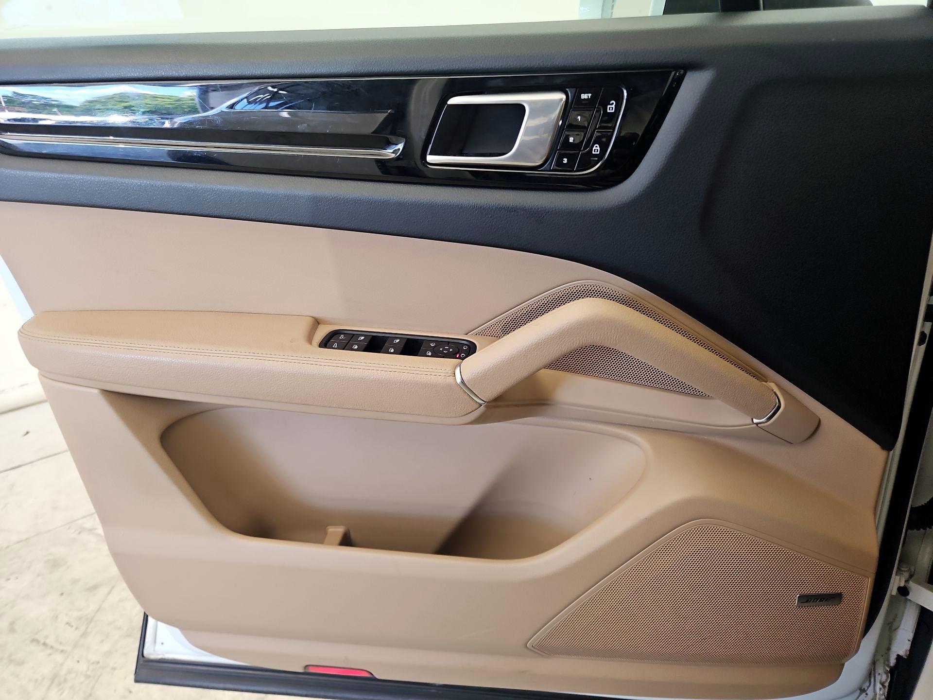 Thumbnail: 2020 Porsche Cayenne - 12