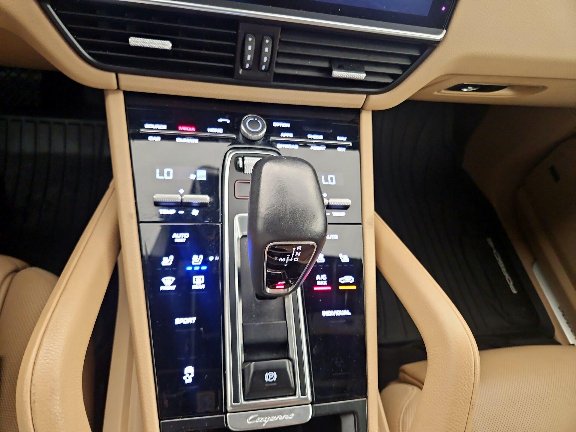 Thumbnail: 2020 Porsche Cayenne - 17
