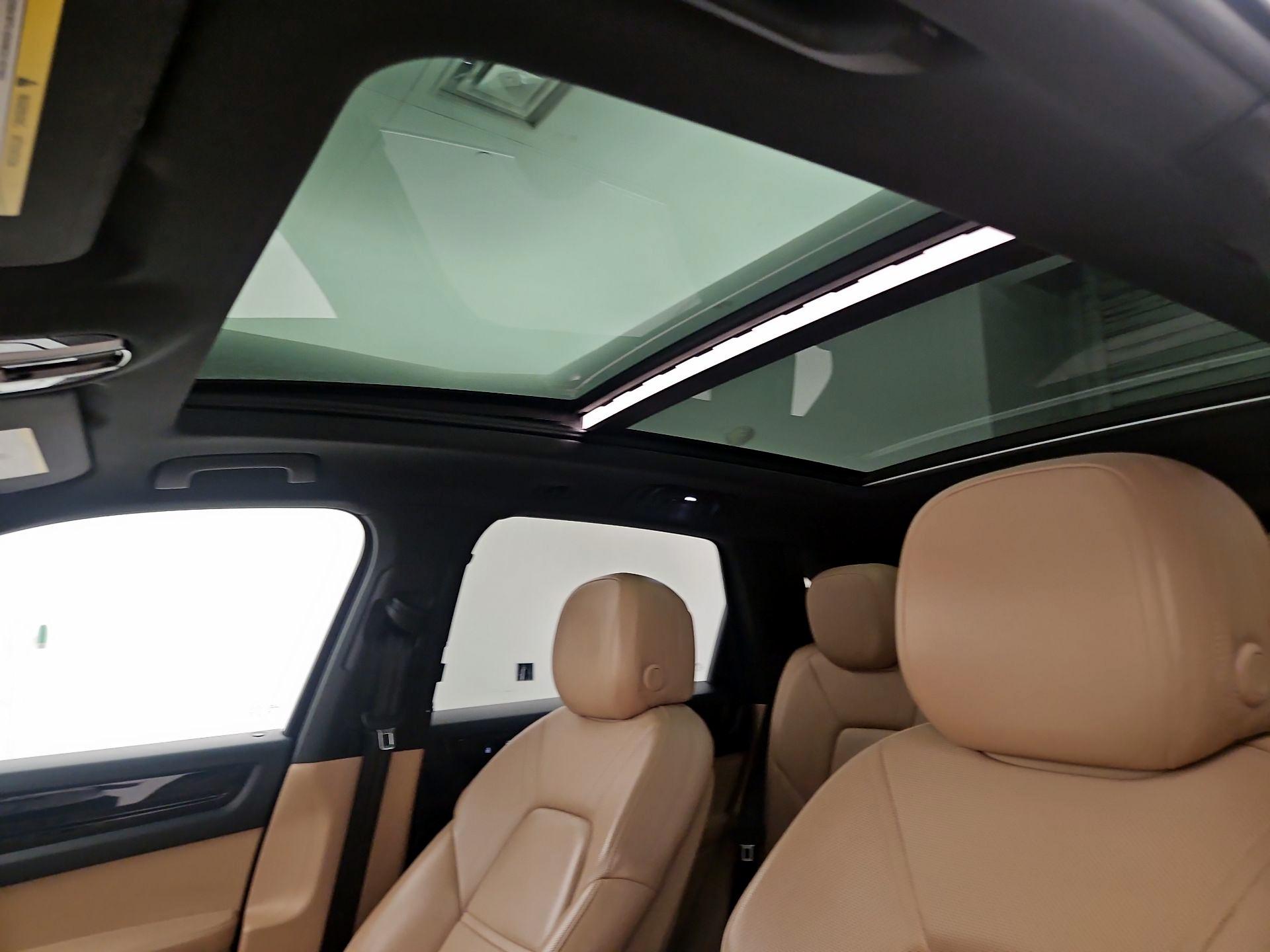 Thumbnail: 2020 Porsche Cayenne - 20