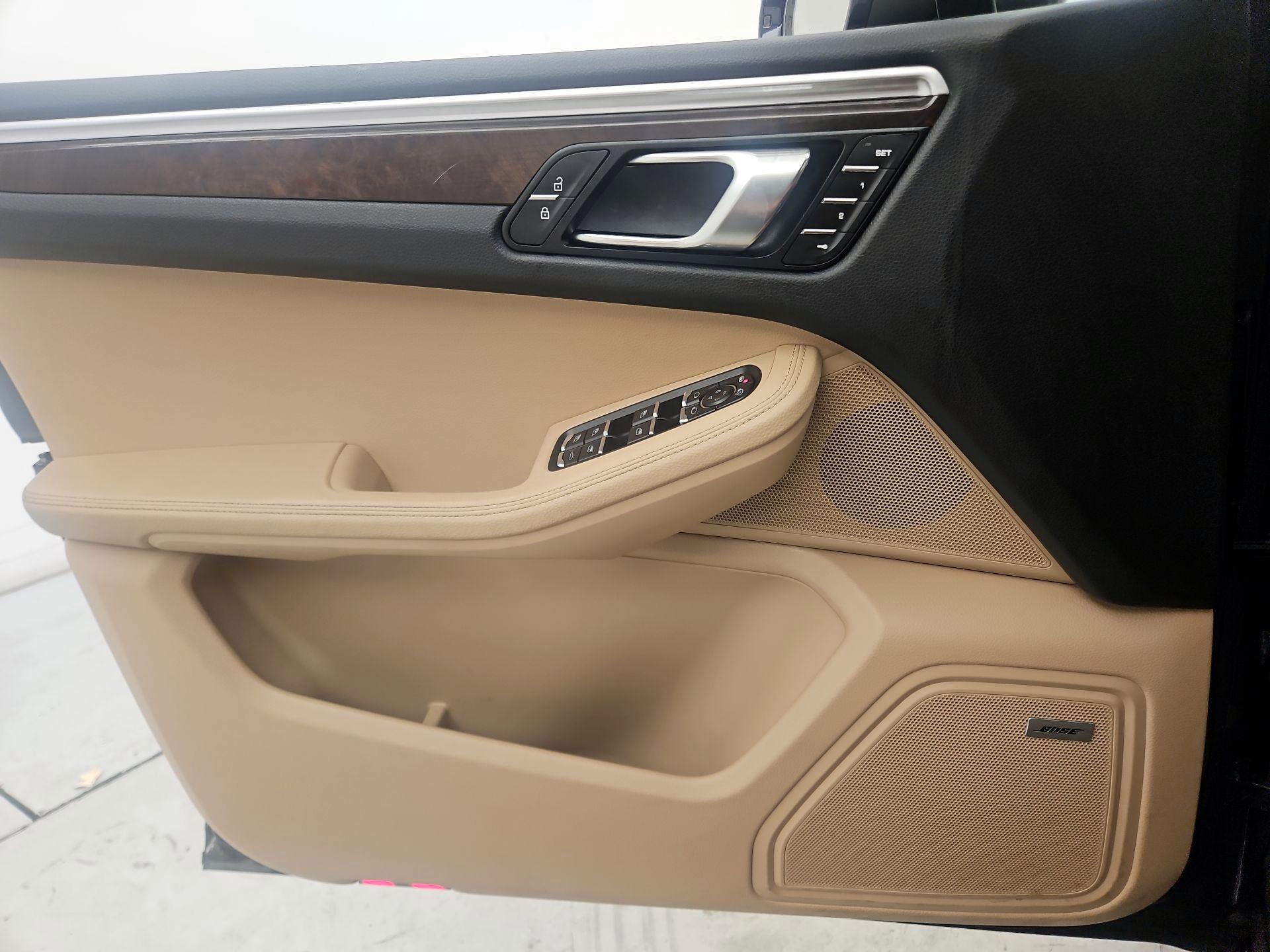 Thumbnail: 2021 Porsche Macan - 12