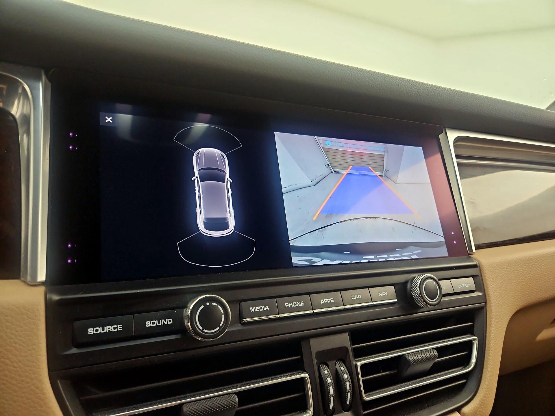 Thumbnail: 2021 Porsche Macan - 15