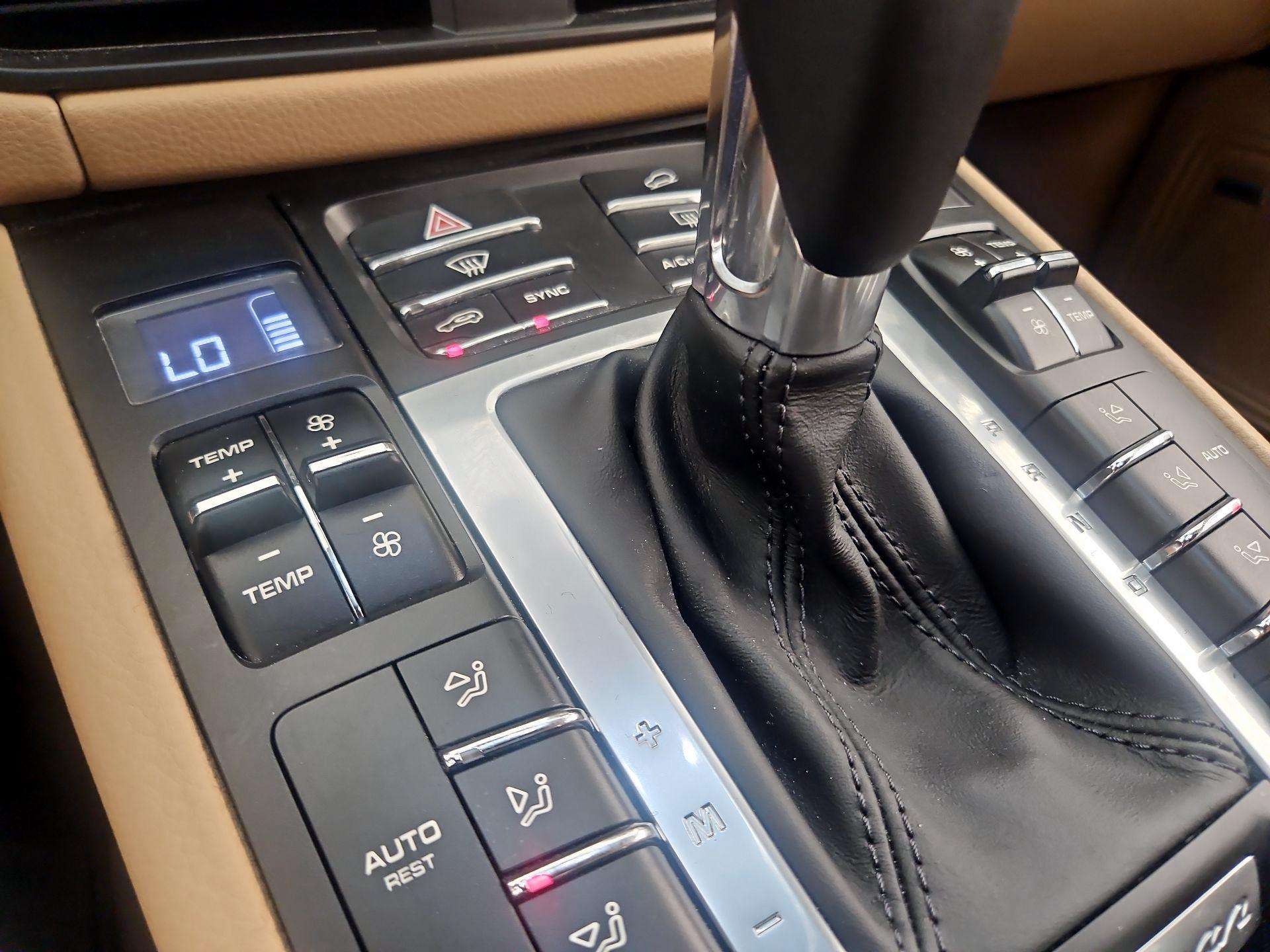 Thumbnail: 2021 Porsche Macan - 17