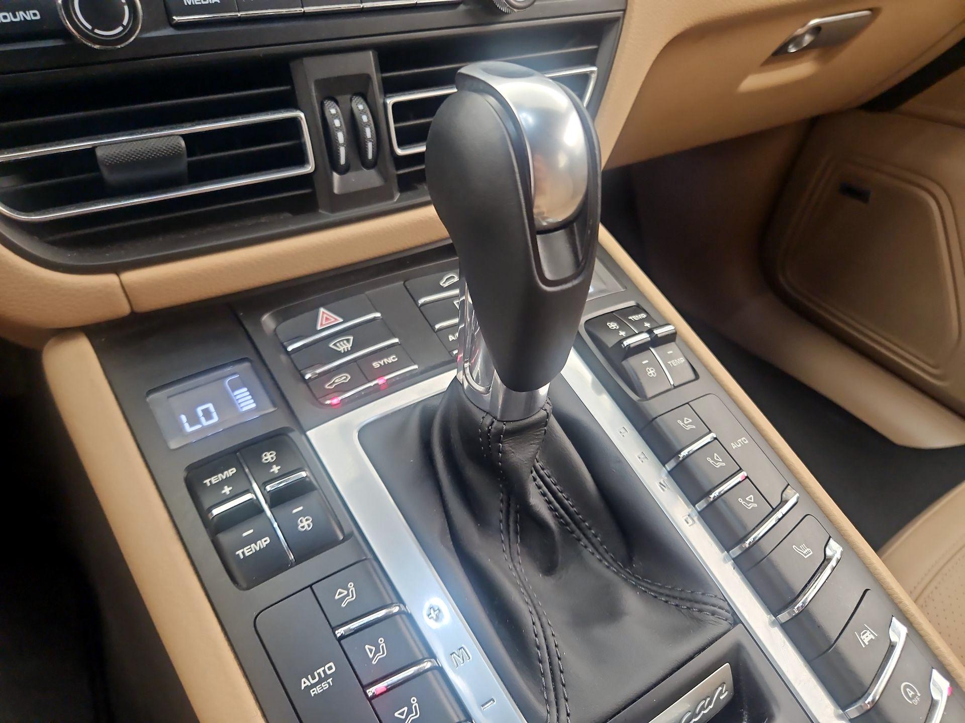 Thumbnail: 2021 Porsche Macan - 18
