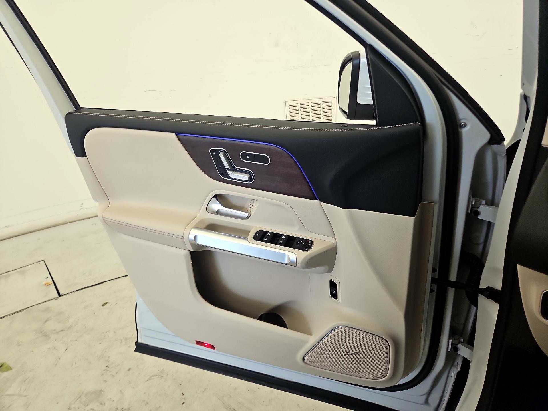 Thumbnail: 2021 Mercedes-Benz GLB - 12