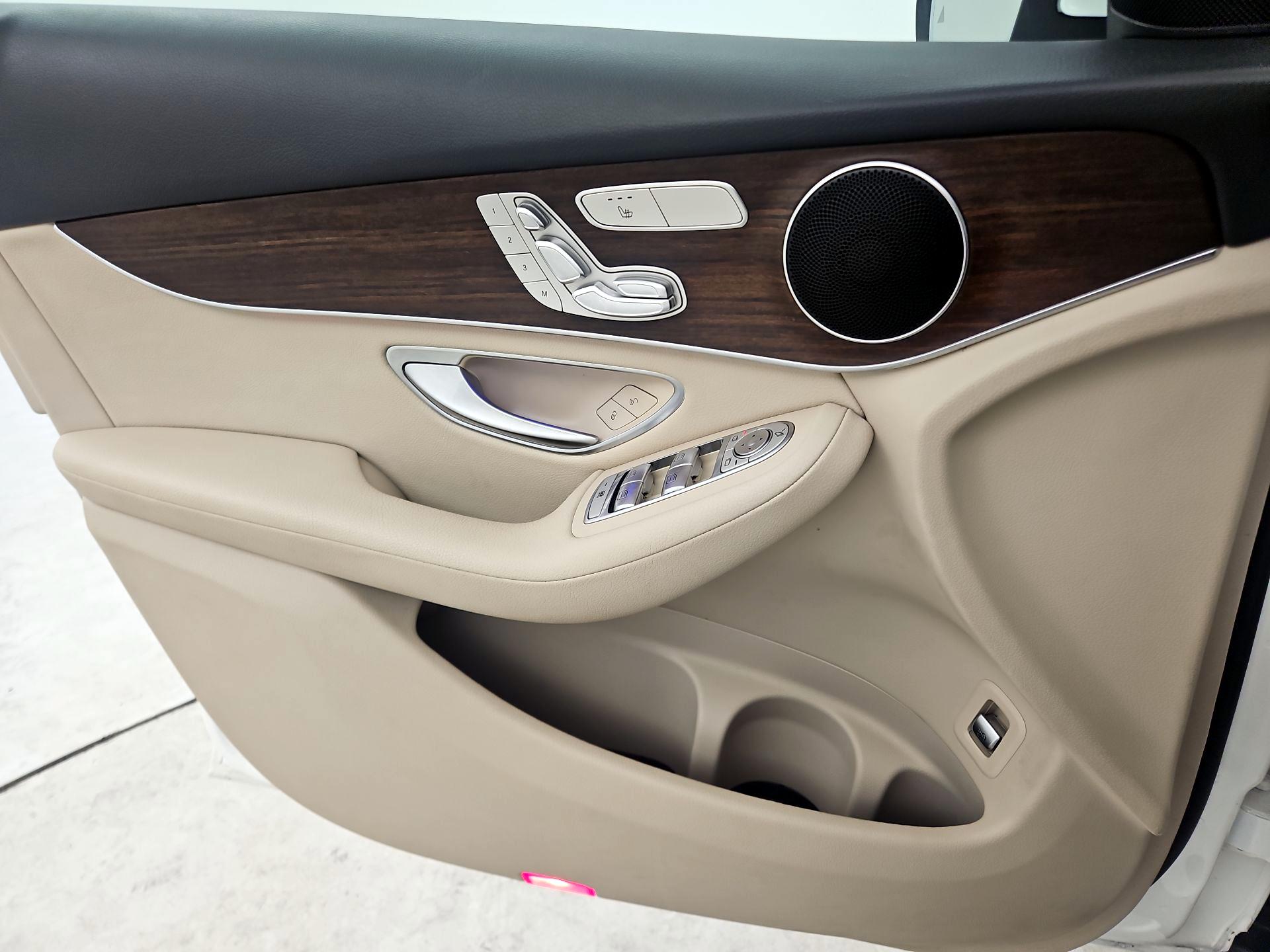 Thumbnail: 2022 Mercedes-Benz GLC - 12