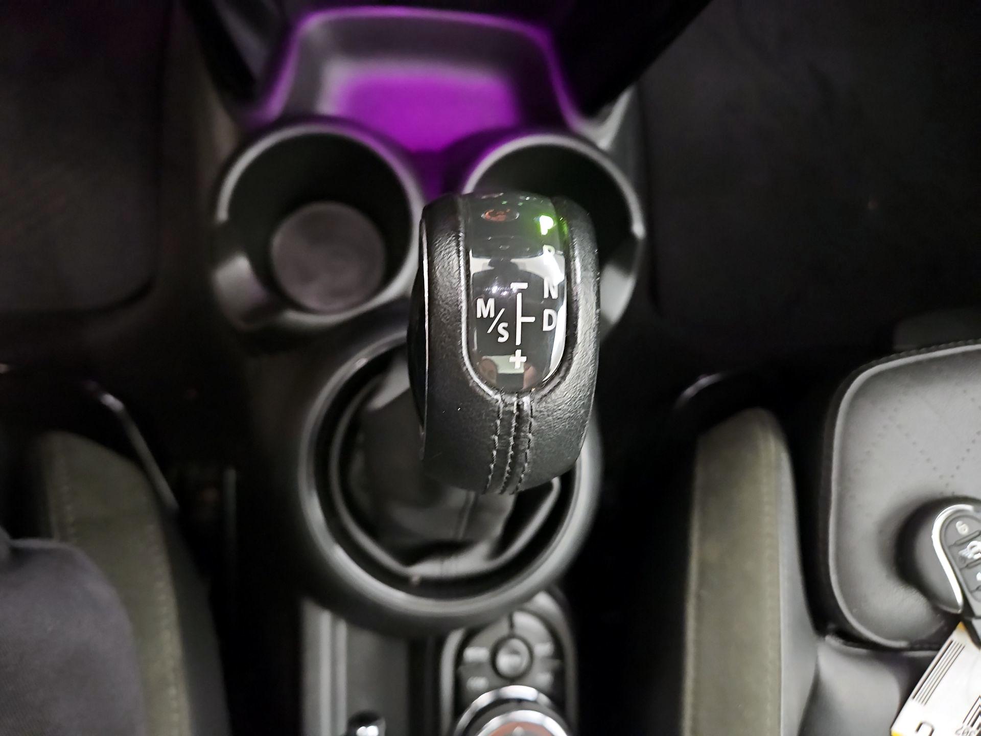 Thumbnail: 2019 MINI Cooper Hardtop - 17