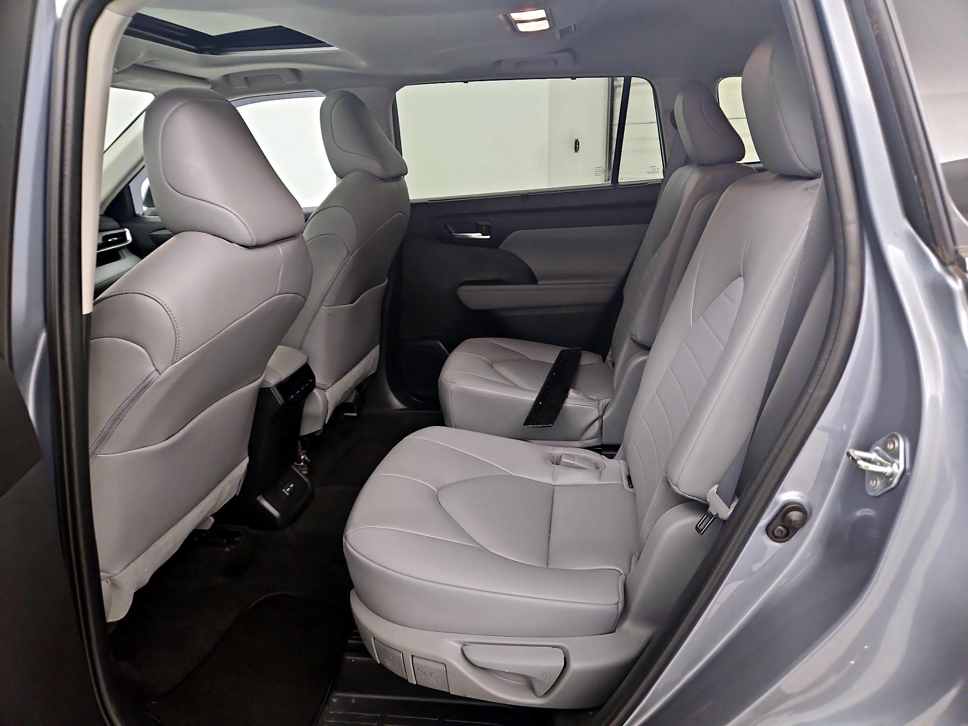 Thumbnail: 2023 Toyota Highlander - 20