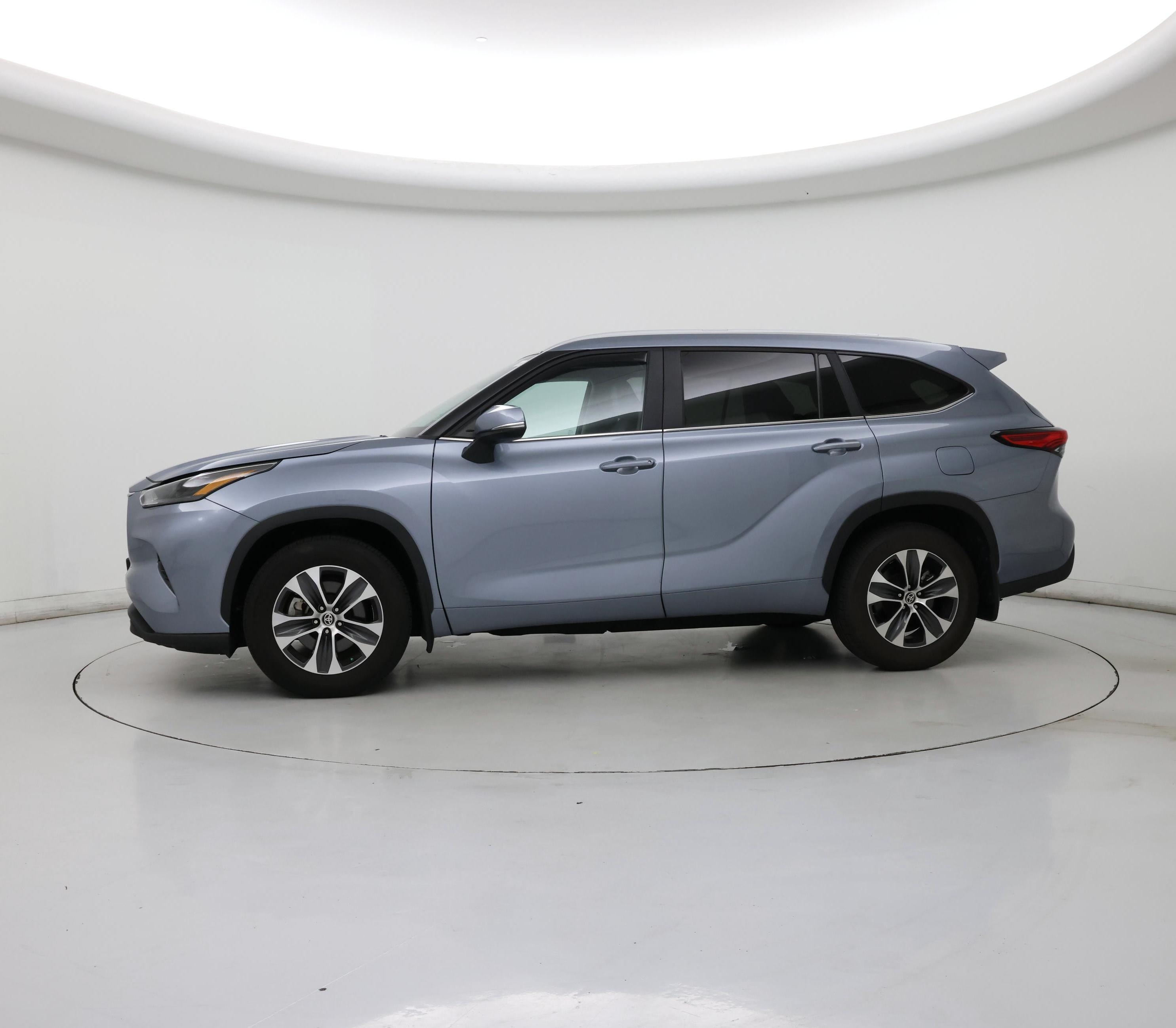 Thumbnail: 2023 Toyota Highlander - 3