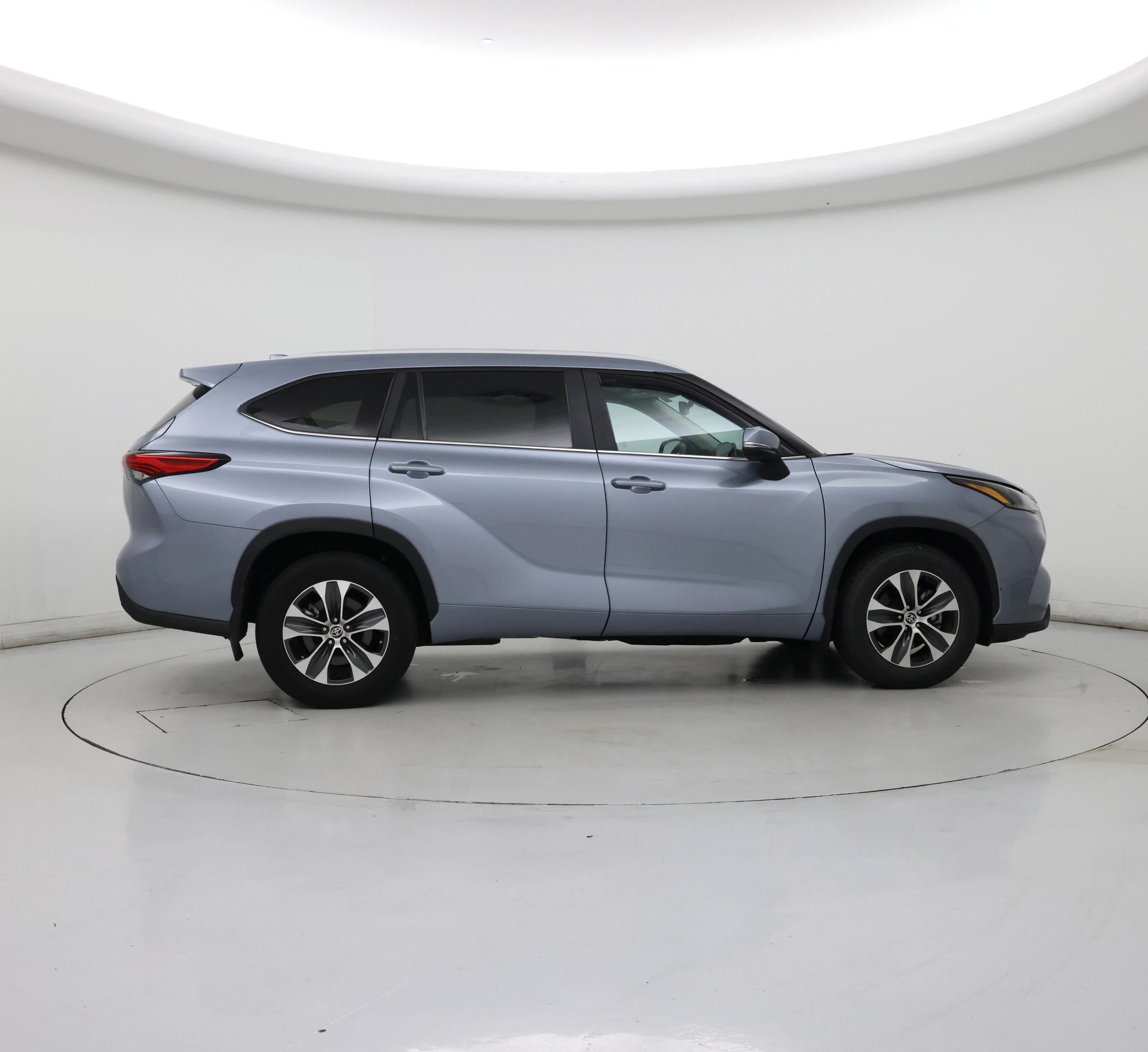 Thumbnail: 2023 Toyota Highlander - 7