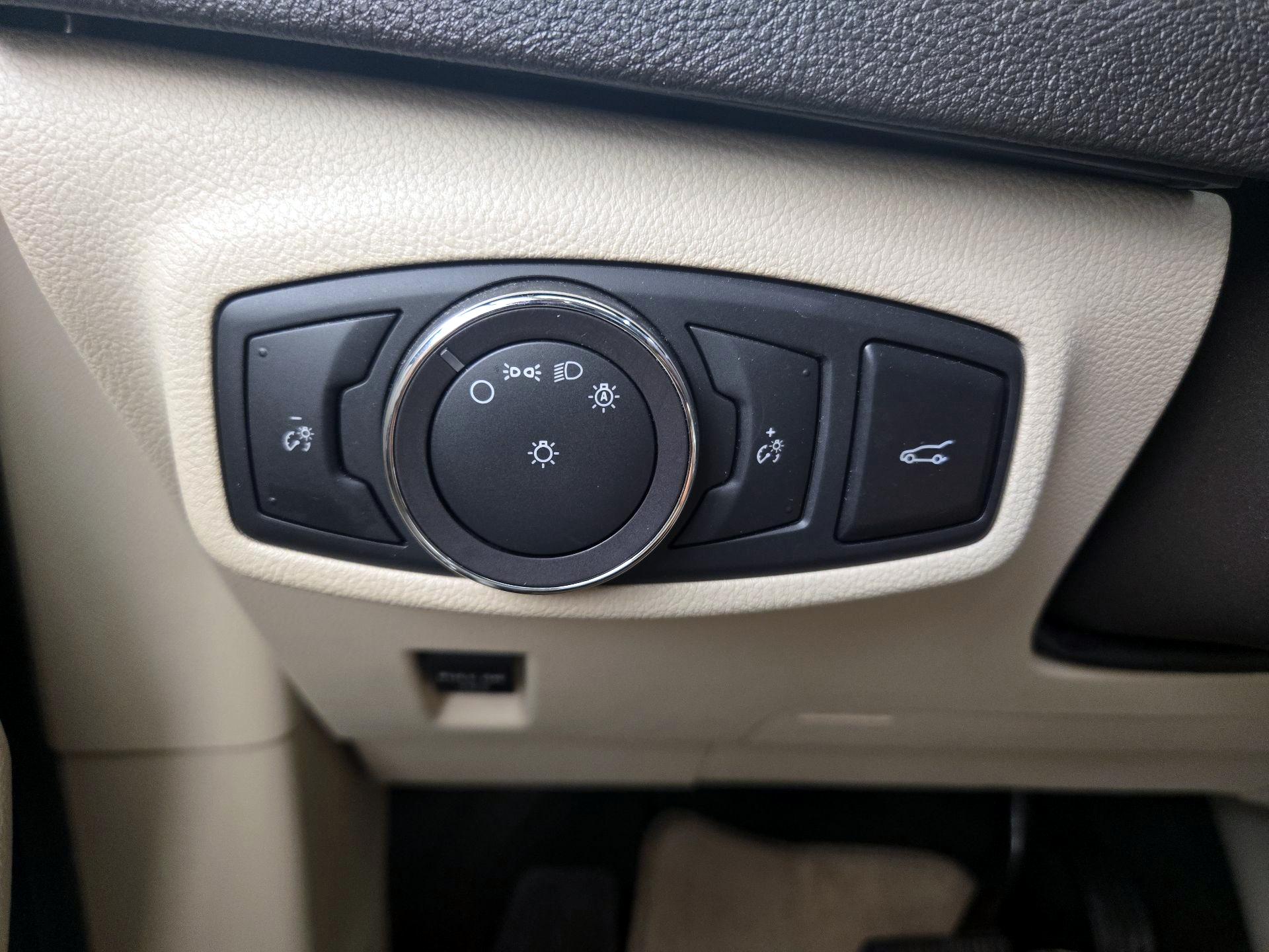 Thumbnail: 2019 Lincoln MKC - 13