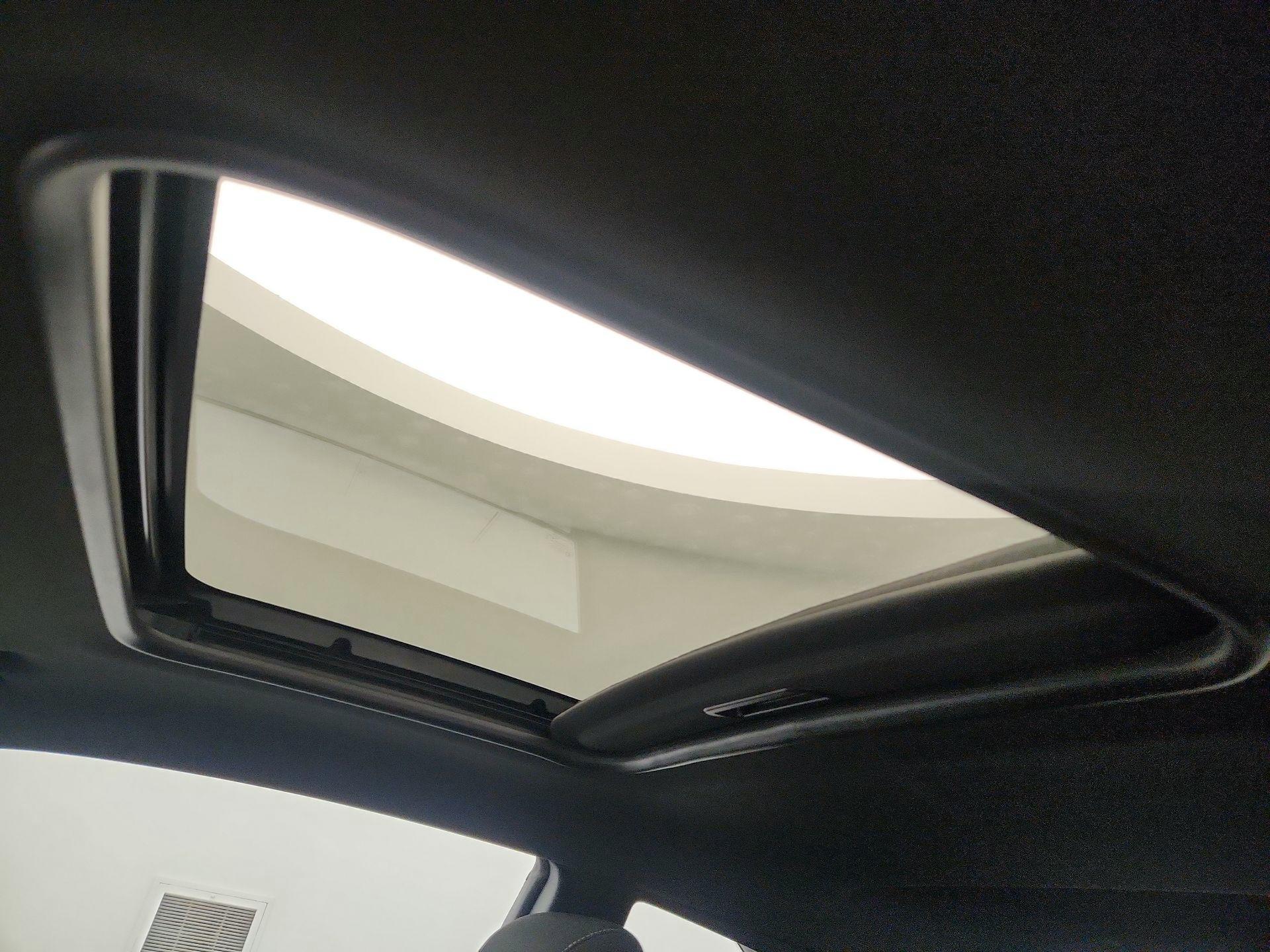 Thumbnail: 2019 Chevrolet Camaro - 18