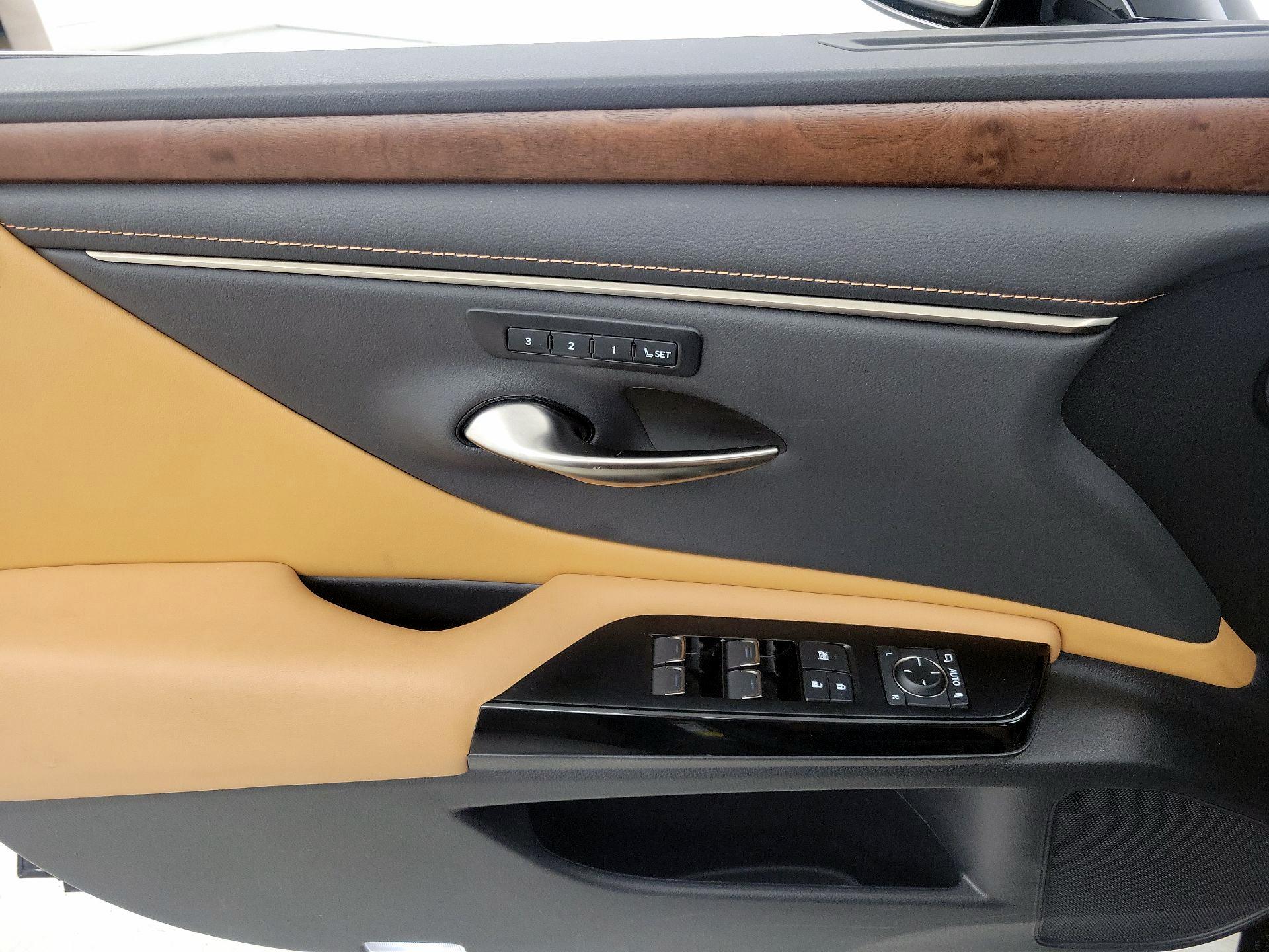 Thumbnail: 2022 Lexus ES - 12