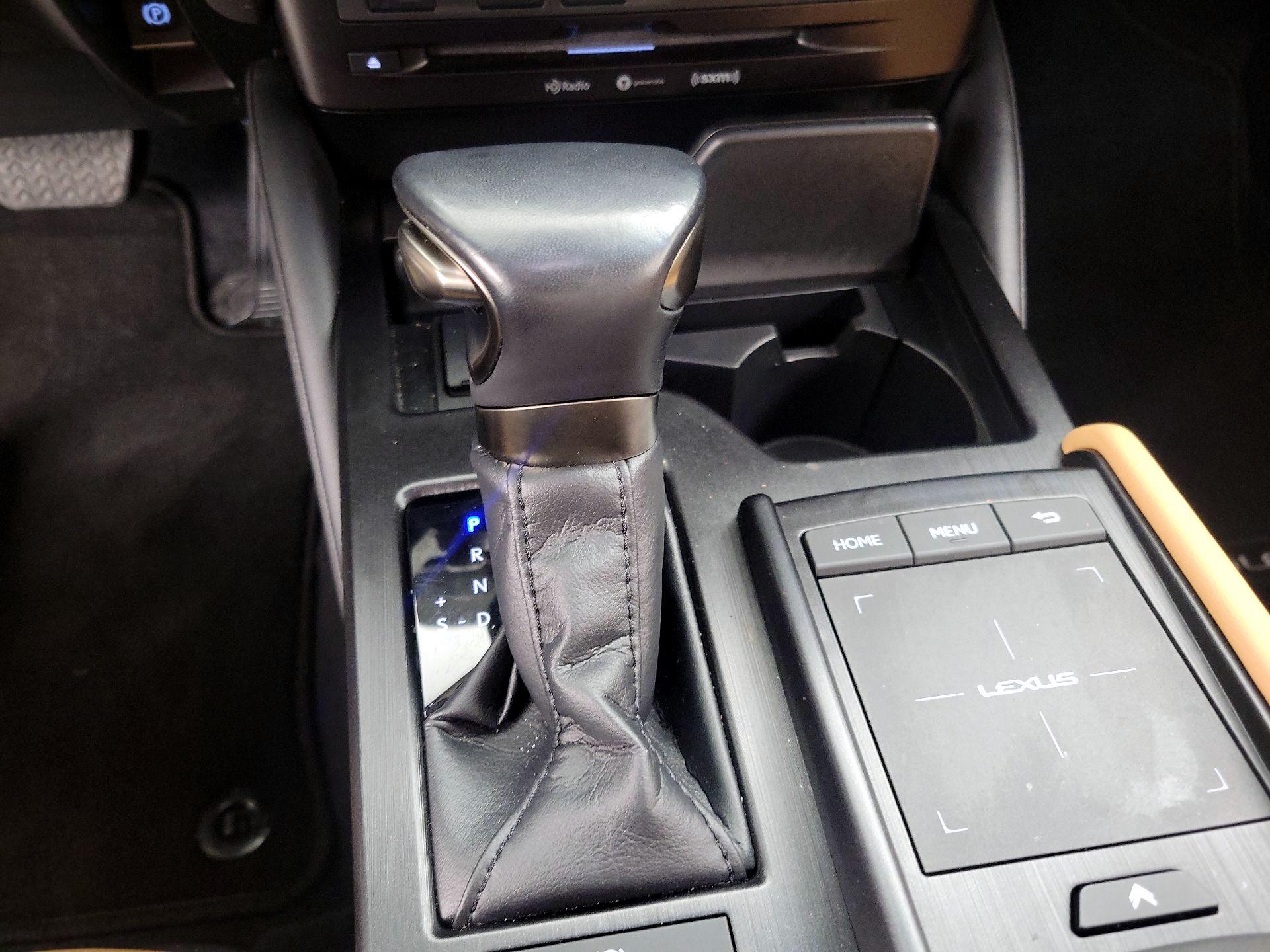 Thumbnail: 2022 Lexus ES - 17