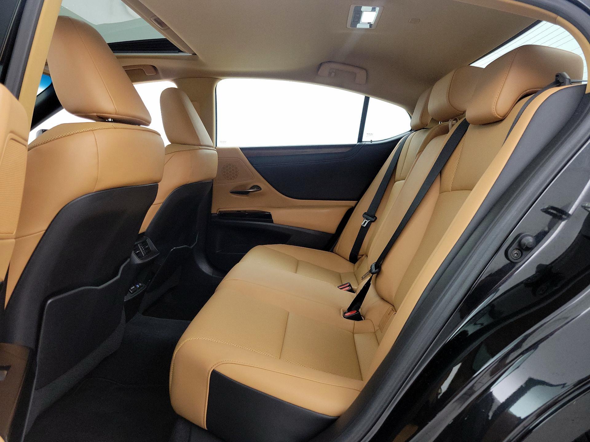 Thumbnail: 2022 Lexus ES - 20