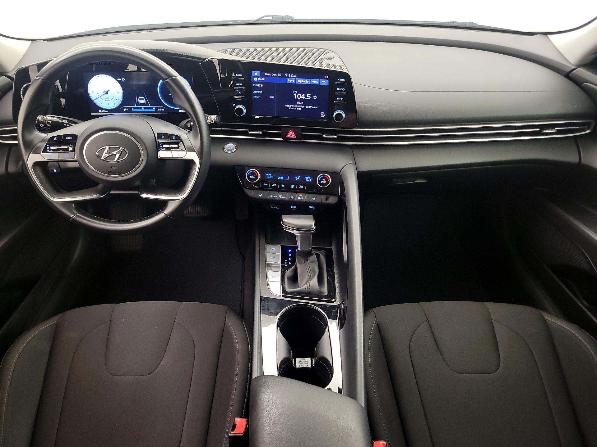 Thumbnail: 2022 Hyundai Elantra - 9