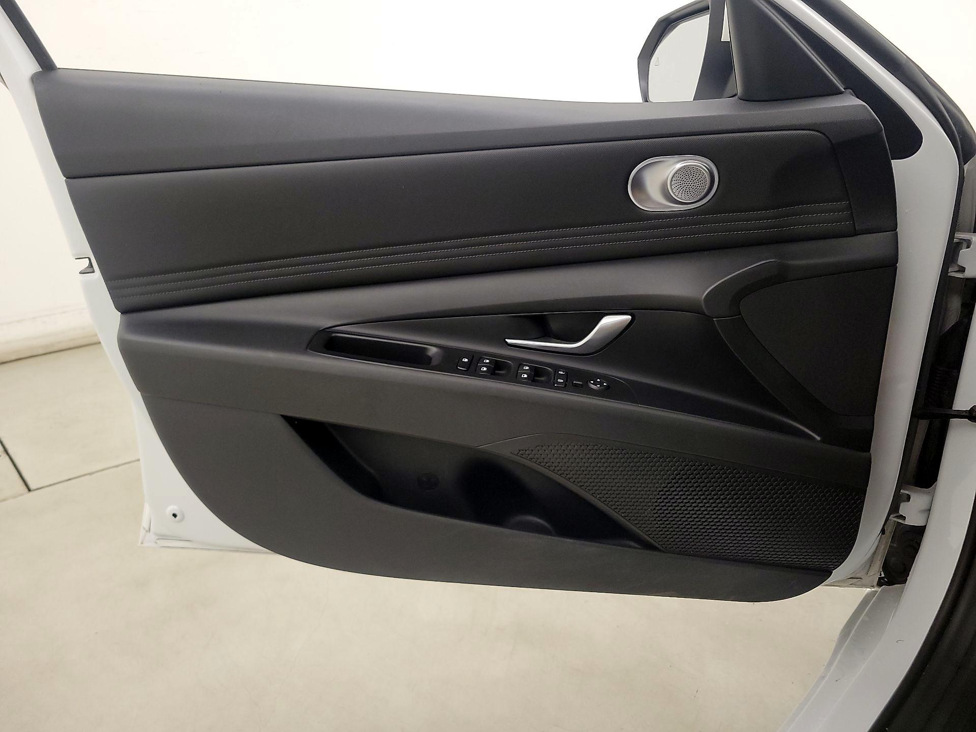 Thumbnail: 2022 Hyundai Elantra - 12