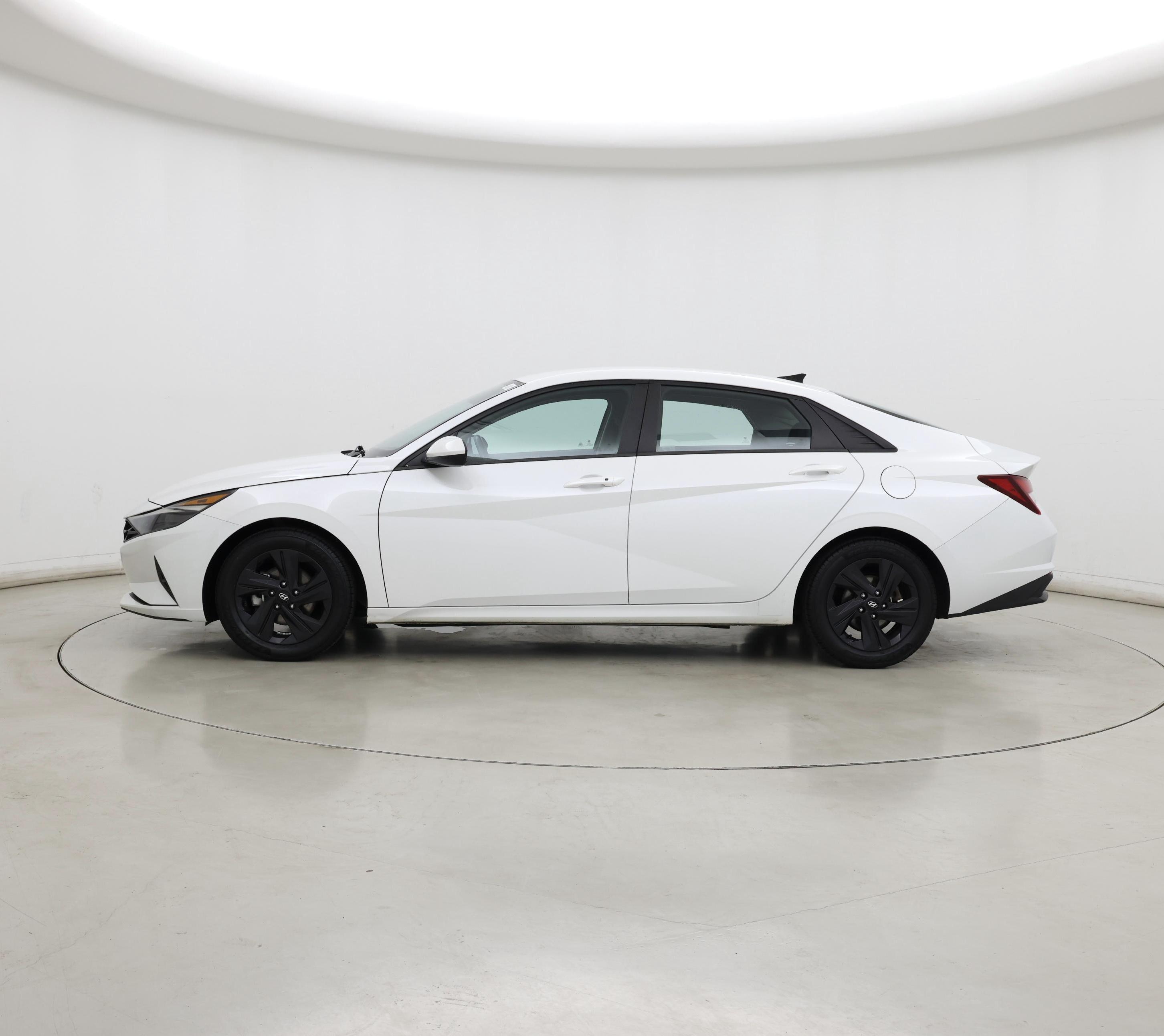 Thumbnail: 2022 Hyundai Elantra - 3