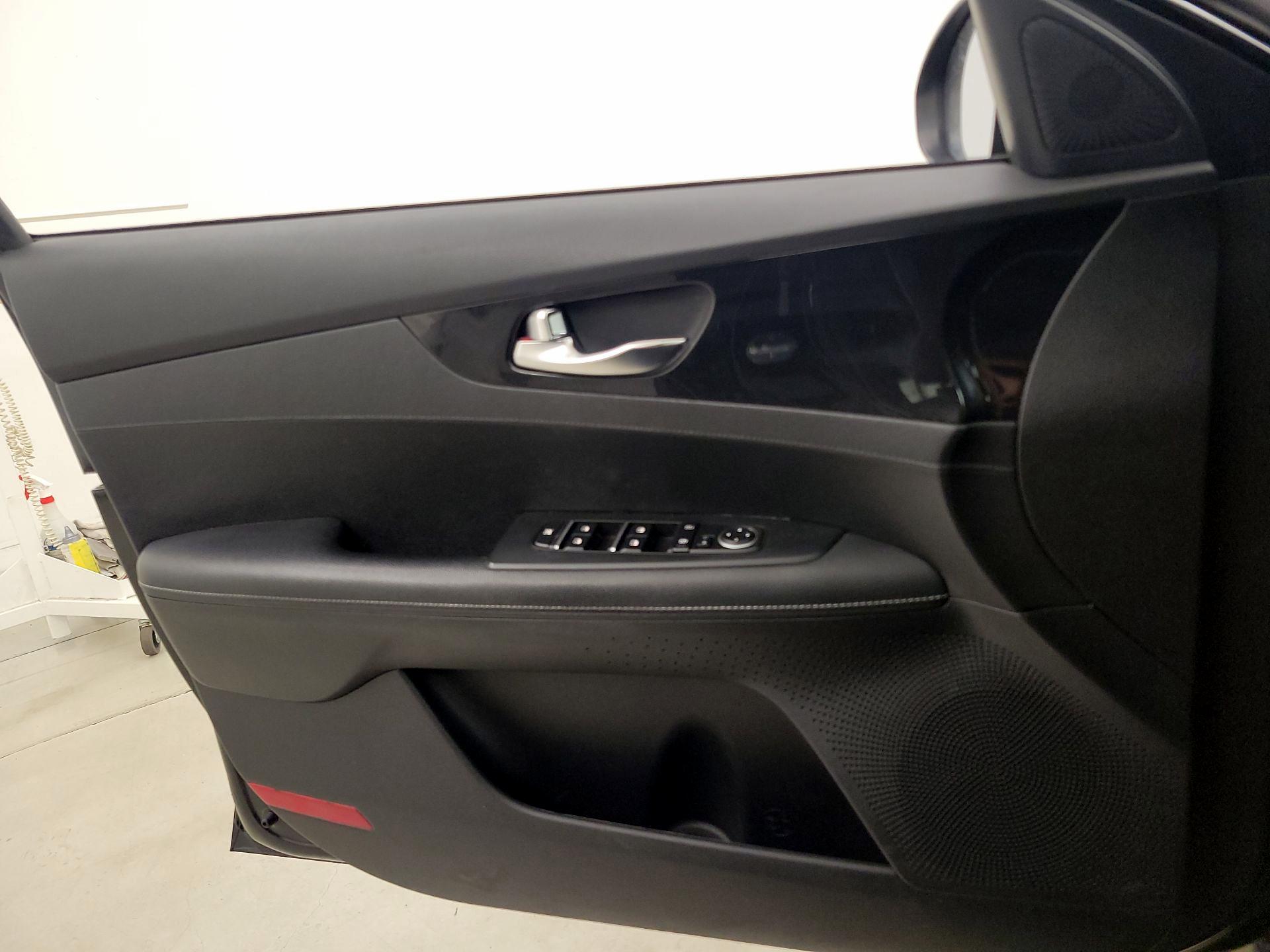 Thumbnail: 2021 Kia Forte - 12
