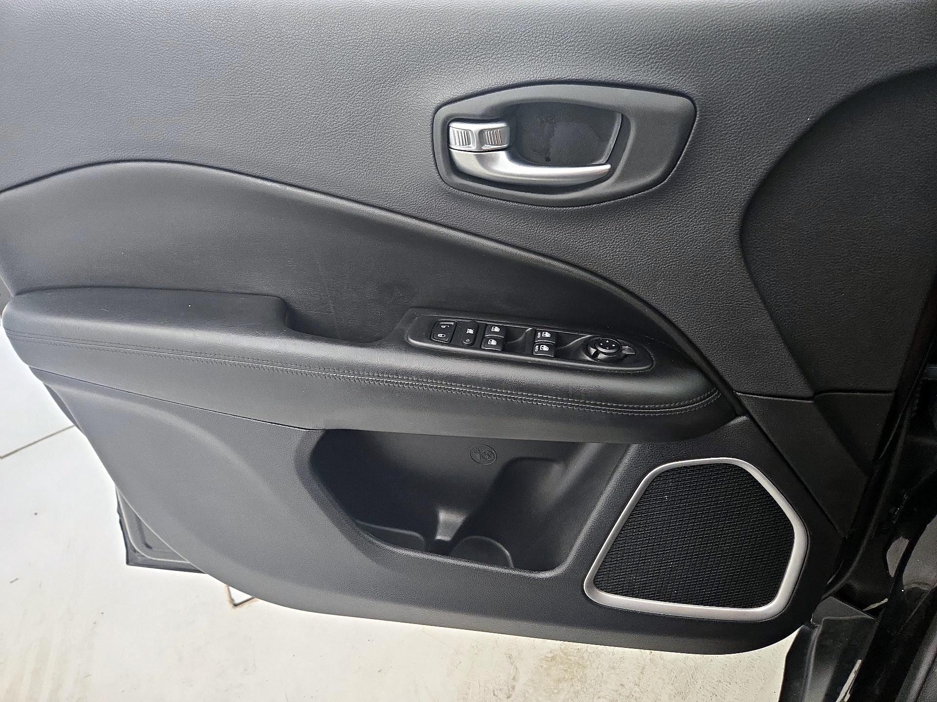Thumbnail: 2021 Jeep Compass - 12