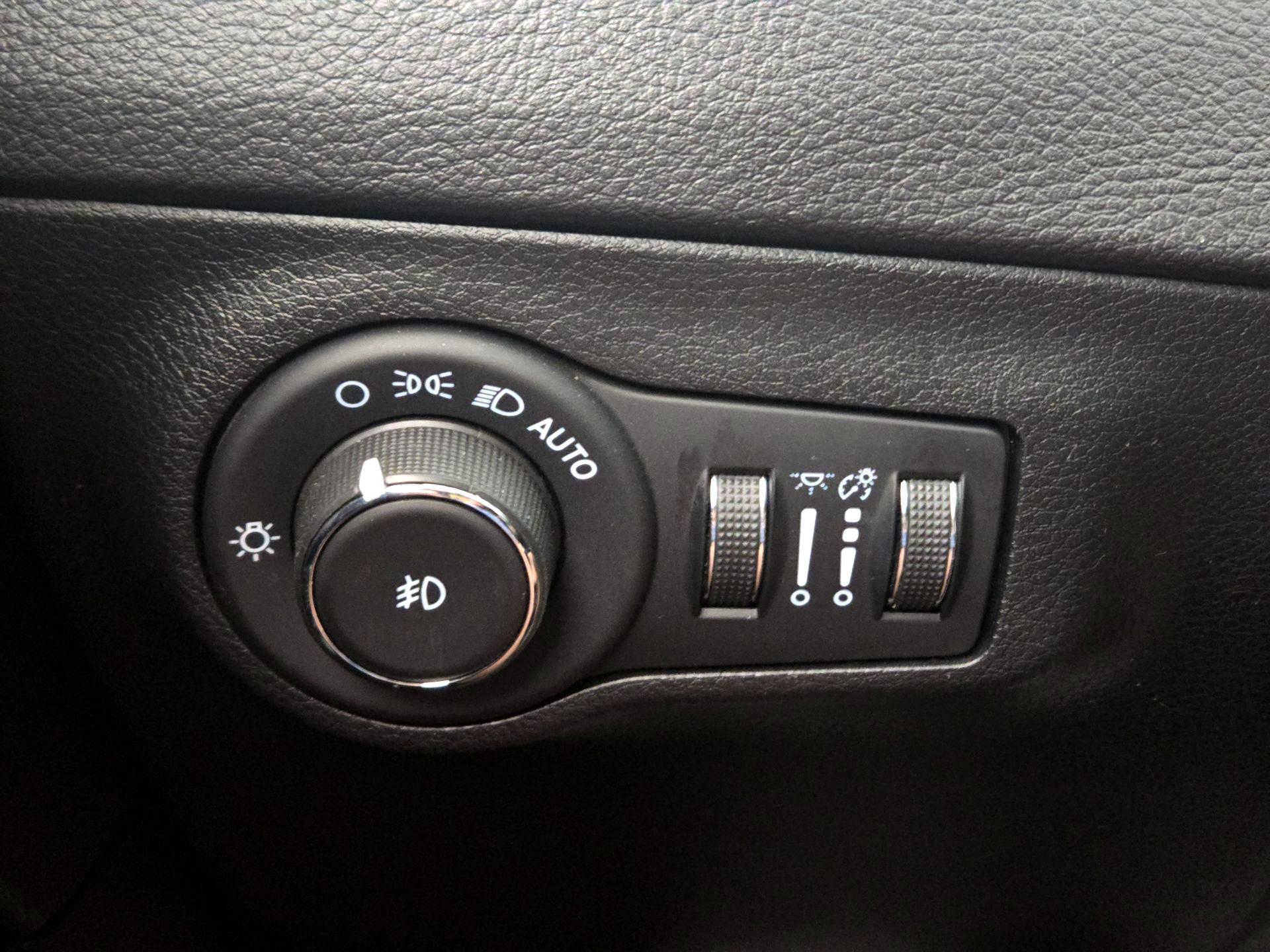 Thumbnail: 2021 Jeep Compass - 13